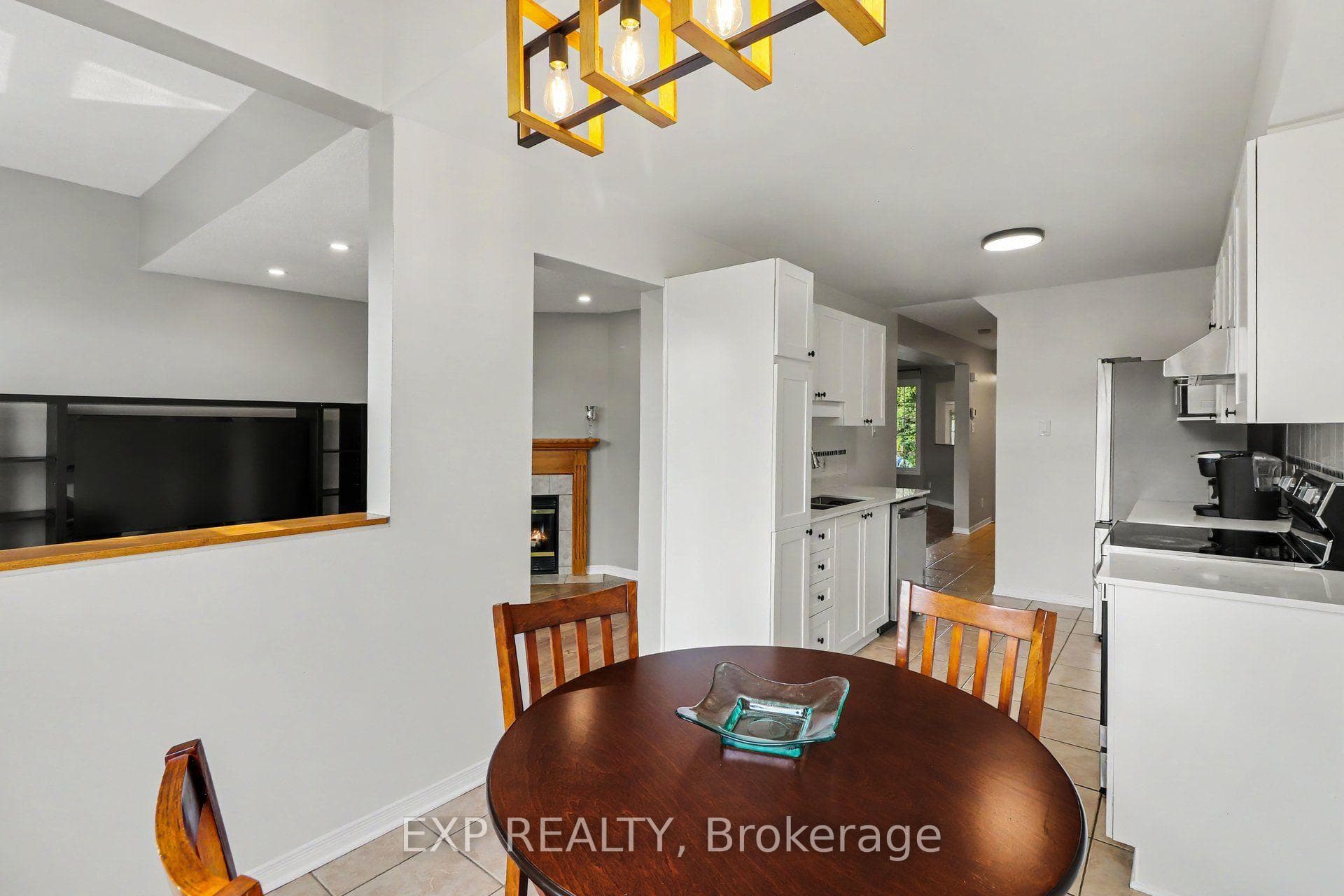 203 Duntroon Circle photo 14