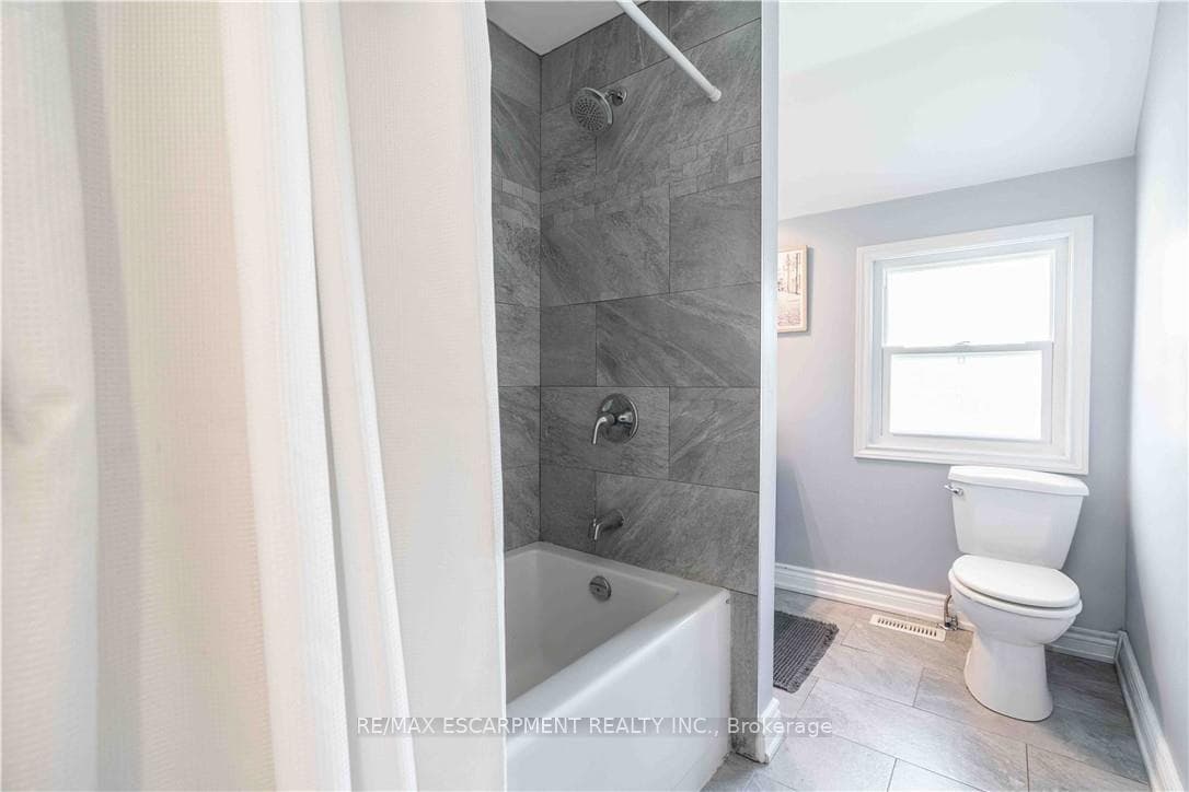 195 Wood Street photo 17
