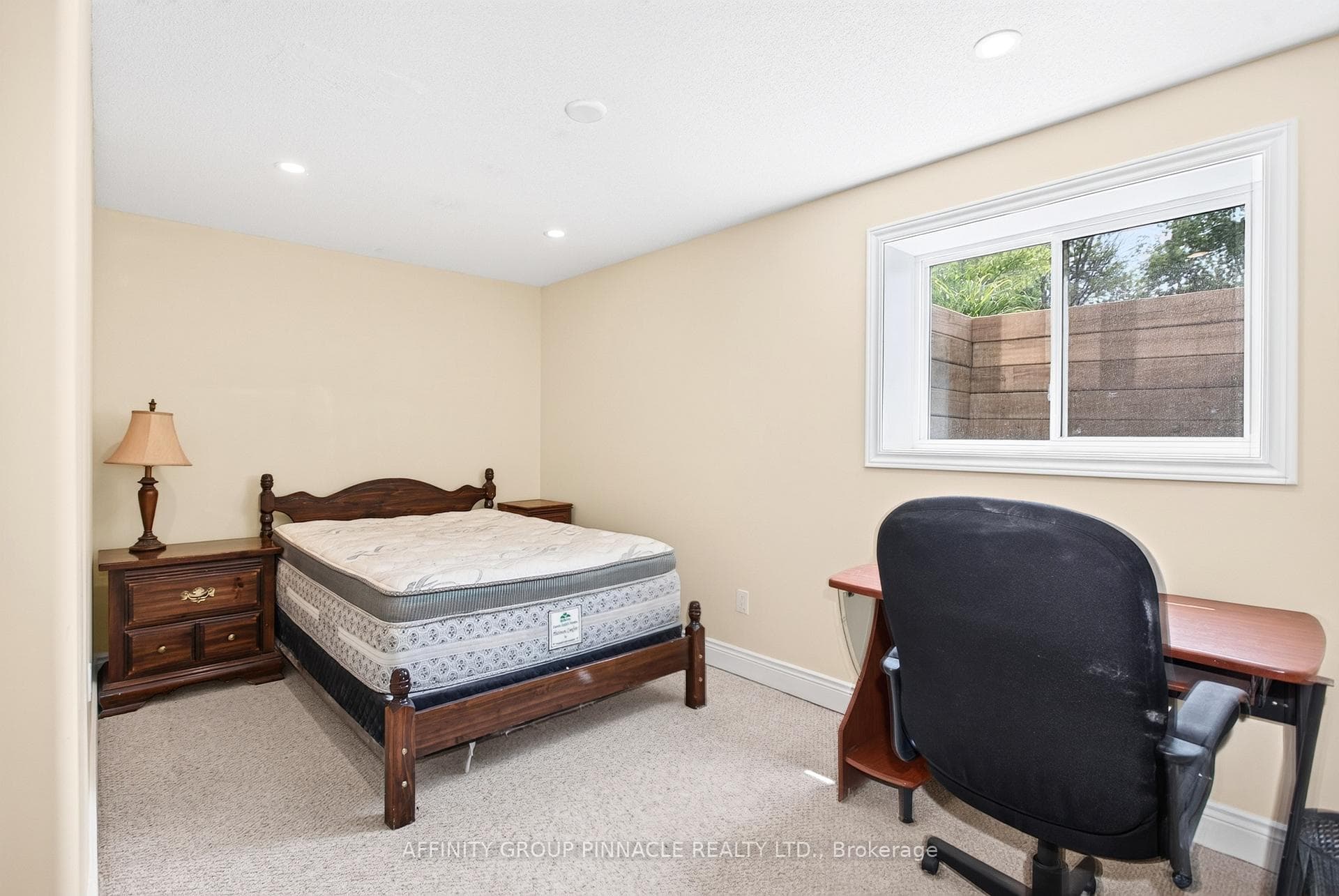 2 Fallingbrook Crescent photo 41