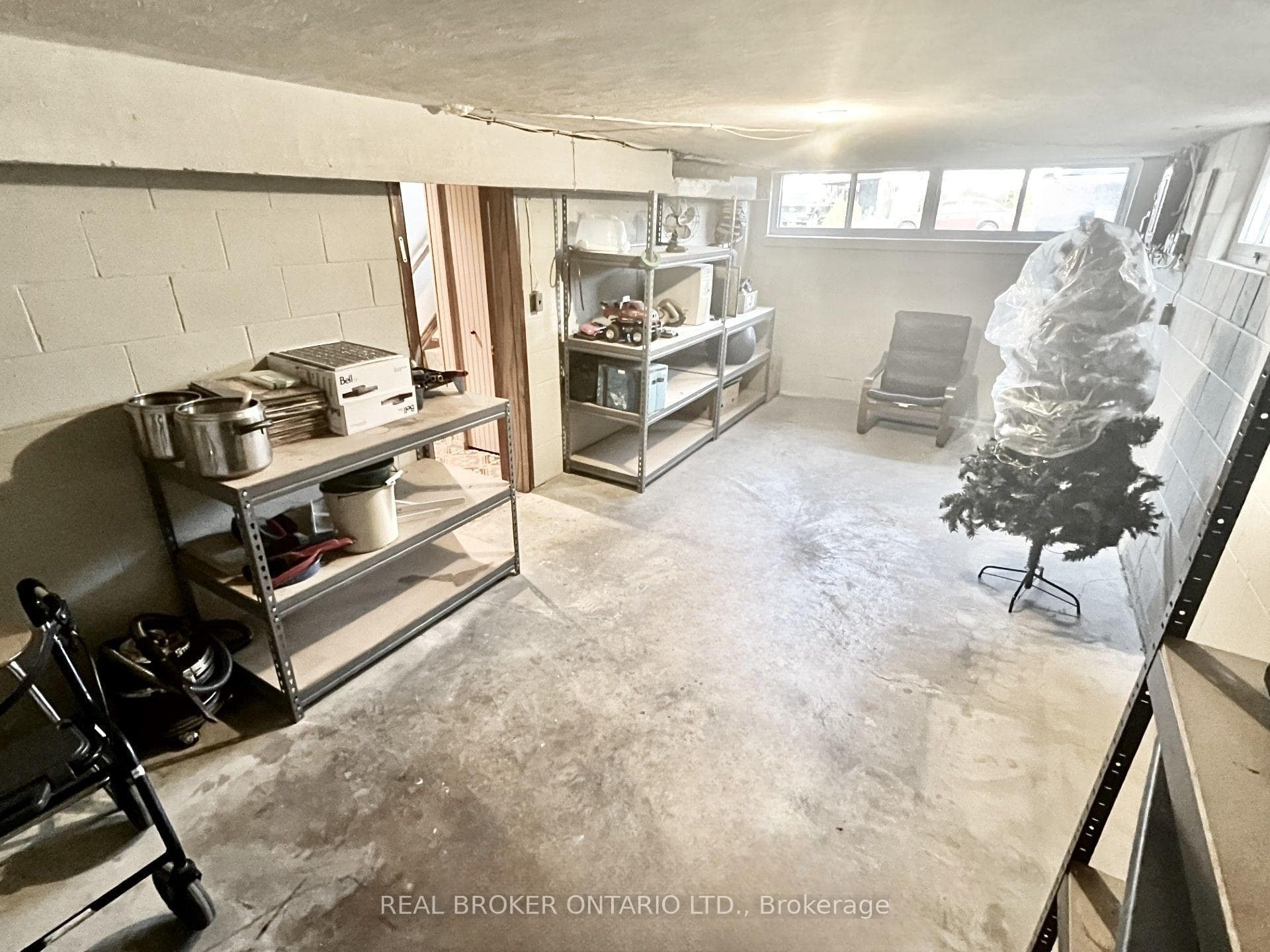 104 Howard Avenue photo 27
