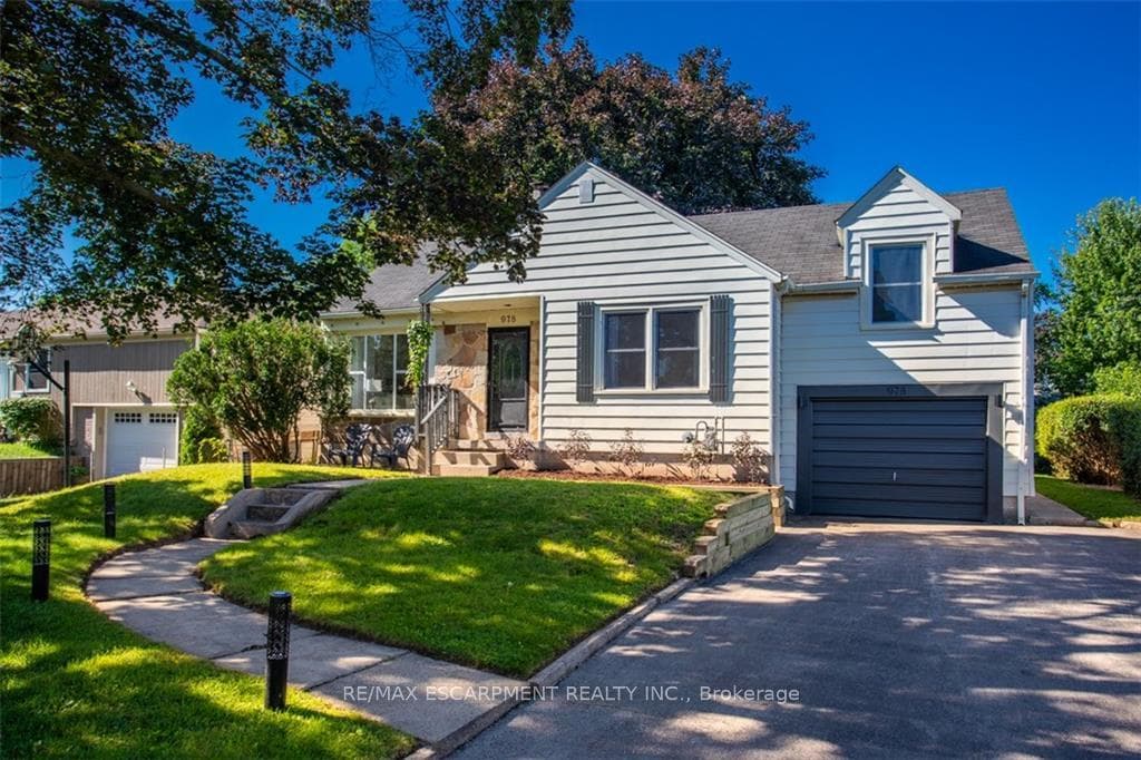978 Kingsway Drive photo 1