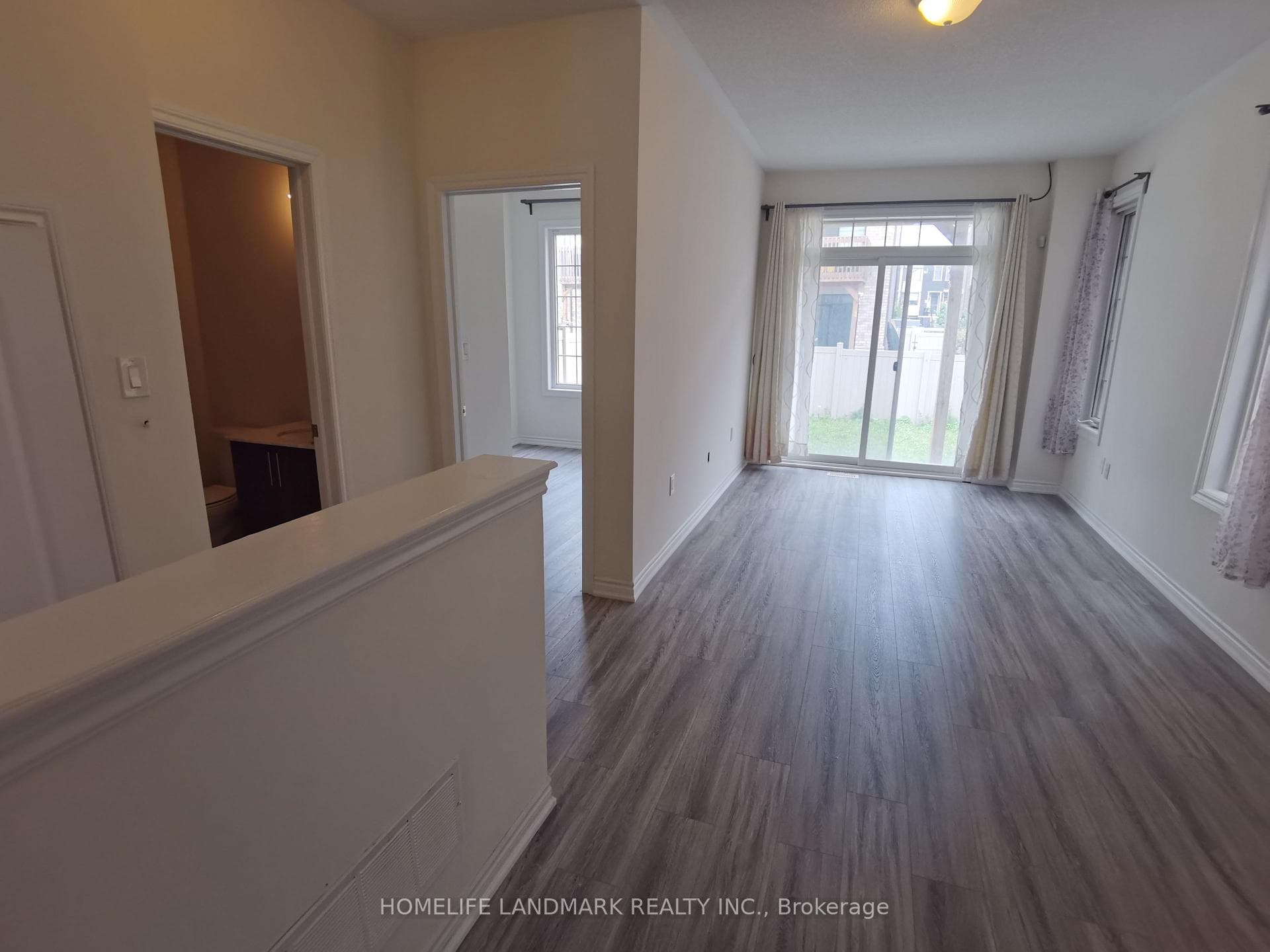 22 Farooq Boulevard photo 4