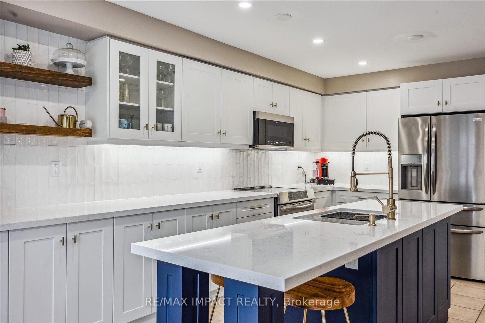 1176 Ashgrove Crescent photo 12