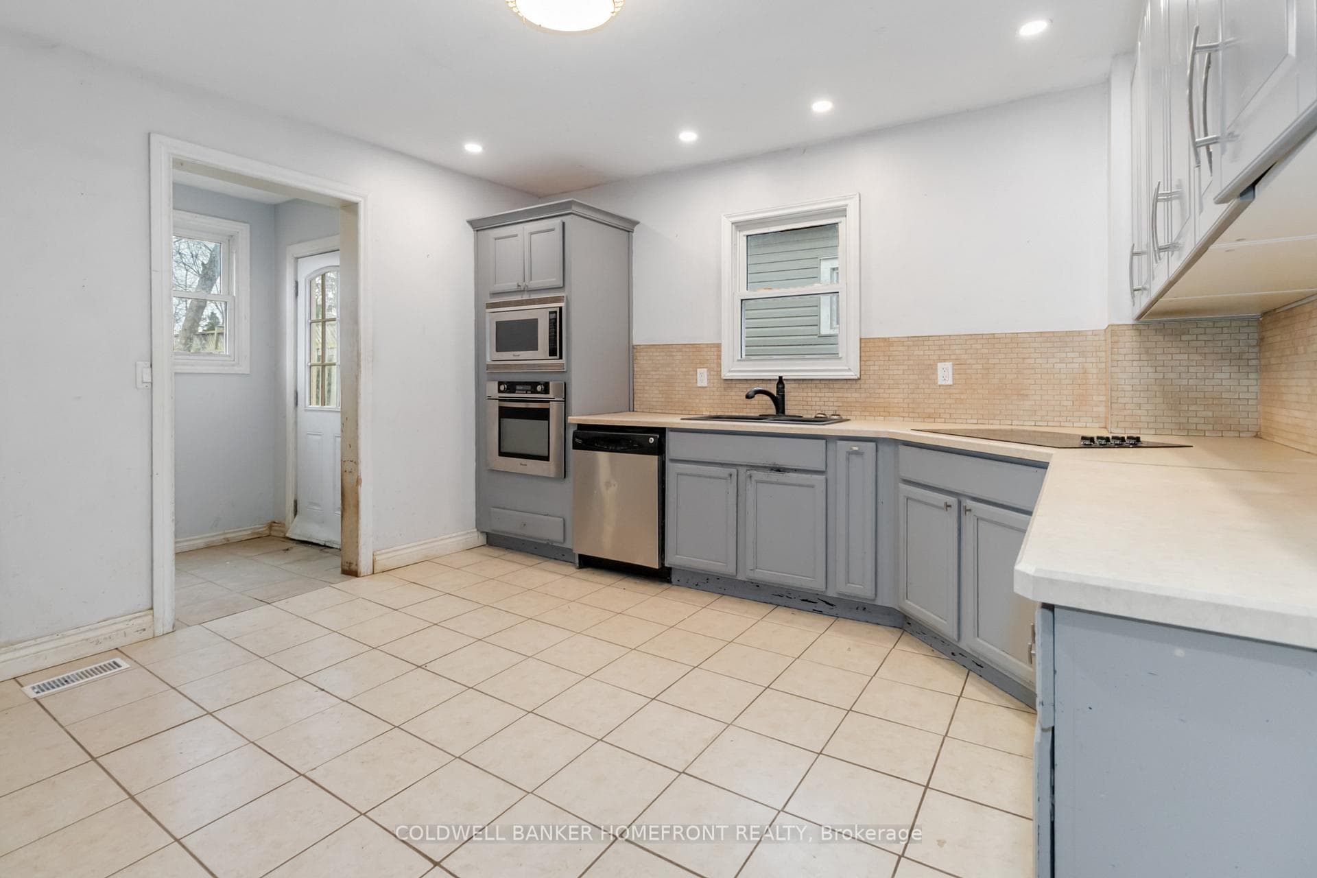 14 Barry Drive photo 20