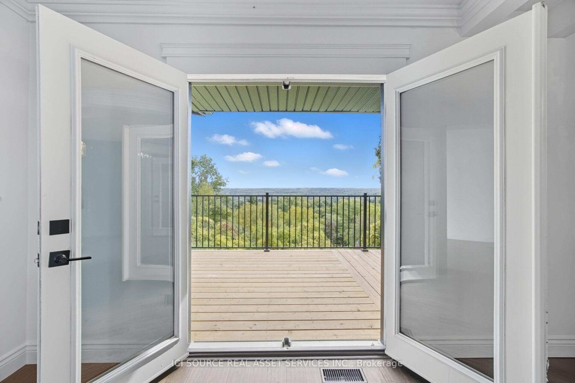 50 Oak Avenue photo 31