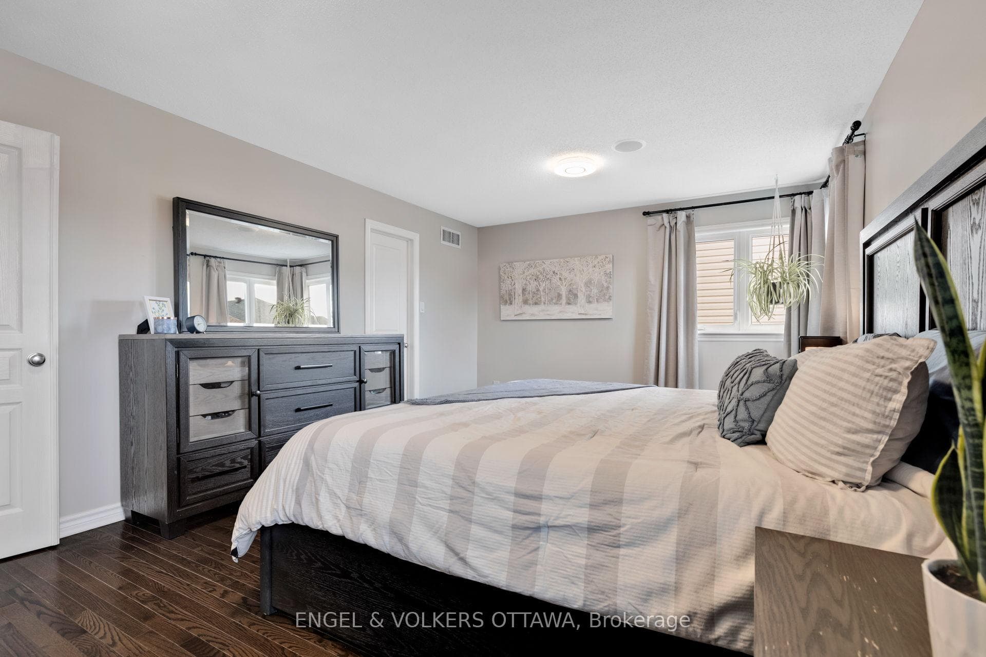 425 Cooks Mill Crescent photo 25