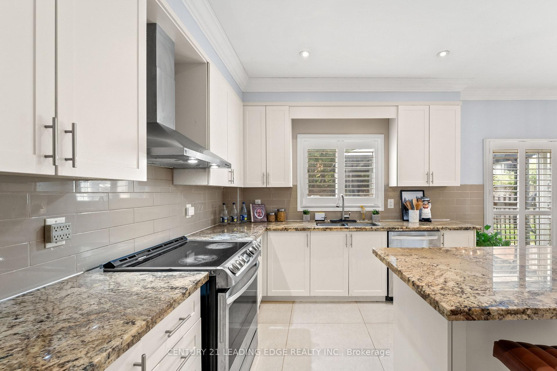 126 DERRYWOOD Drive photo 14