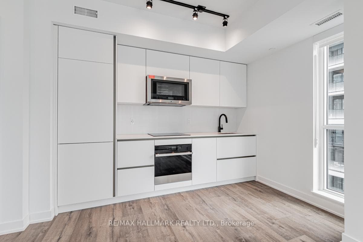 327 King Street Unit 2906 photo 3