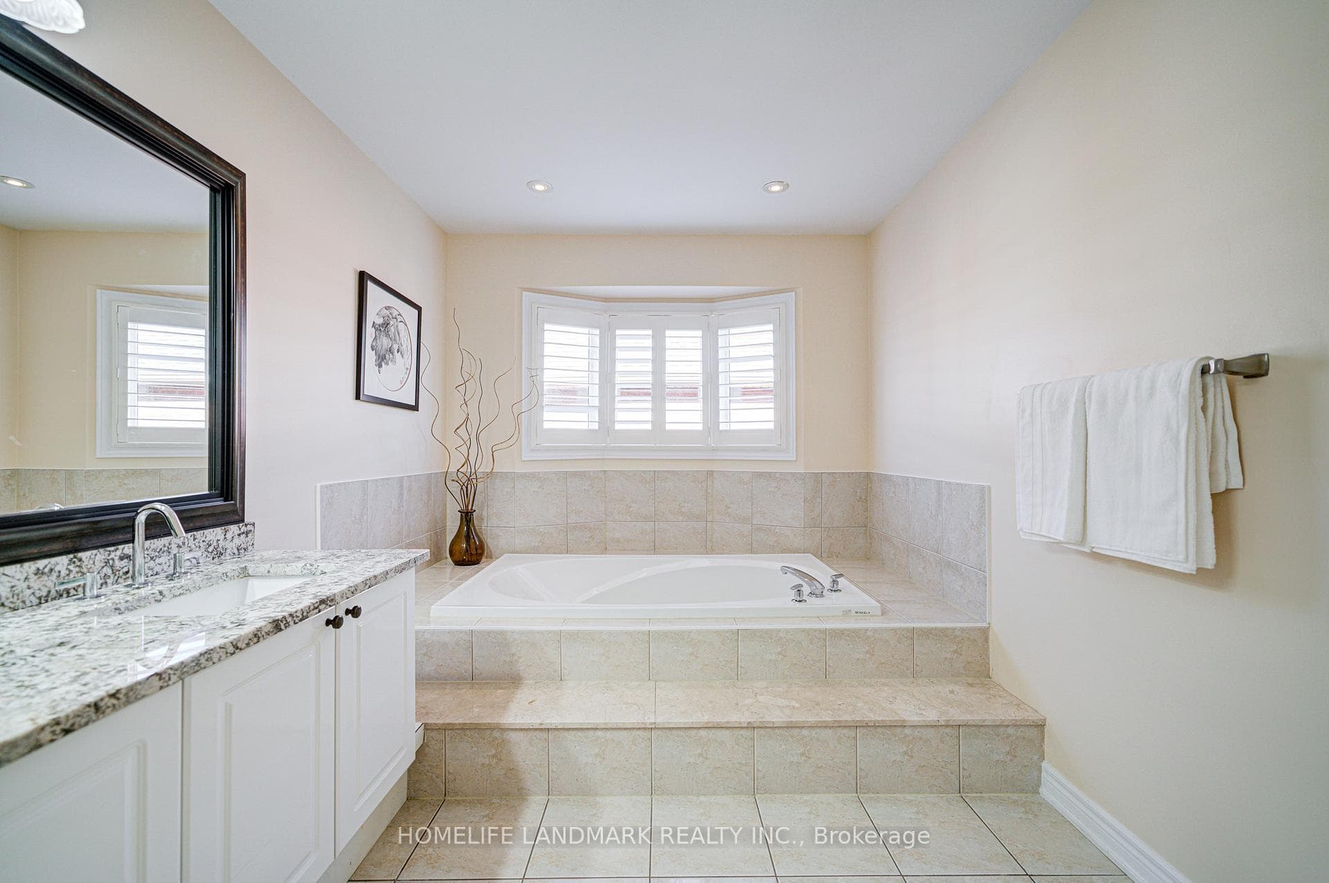 1388 Pinery Crescent photo 31