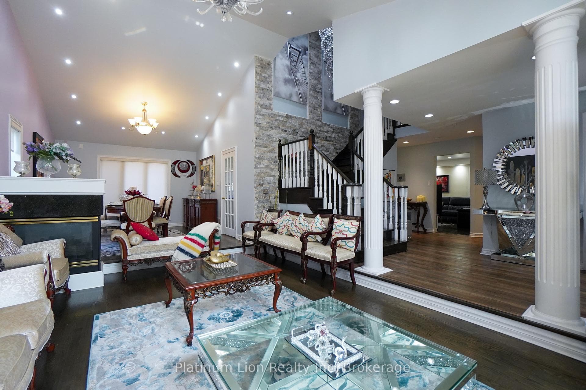 99 Donnici Drive photo 6