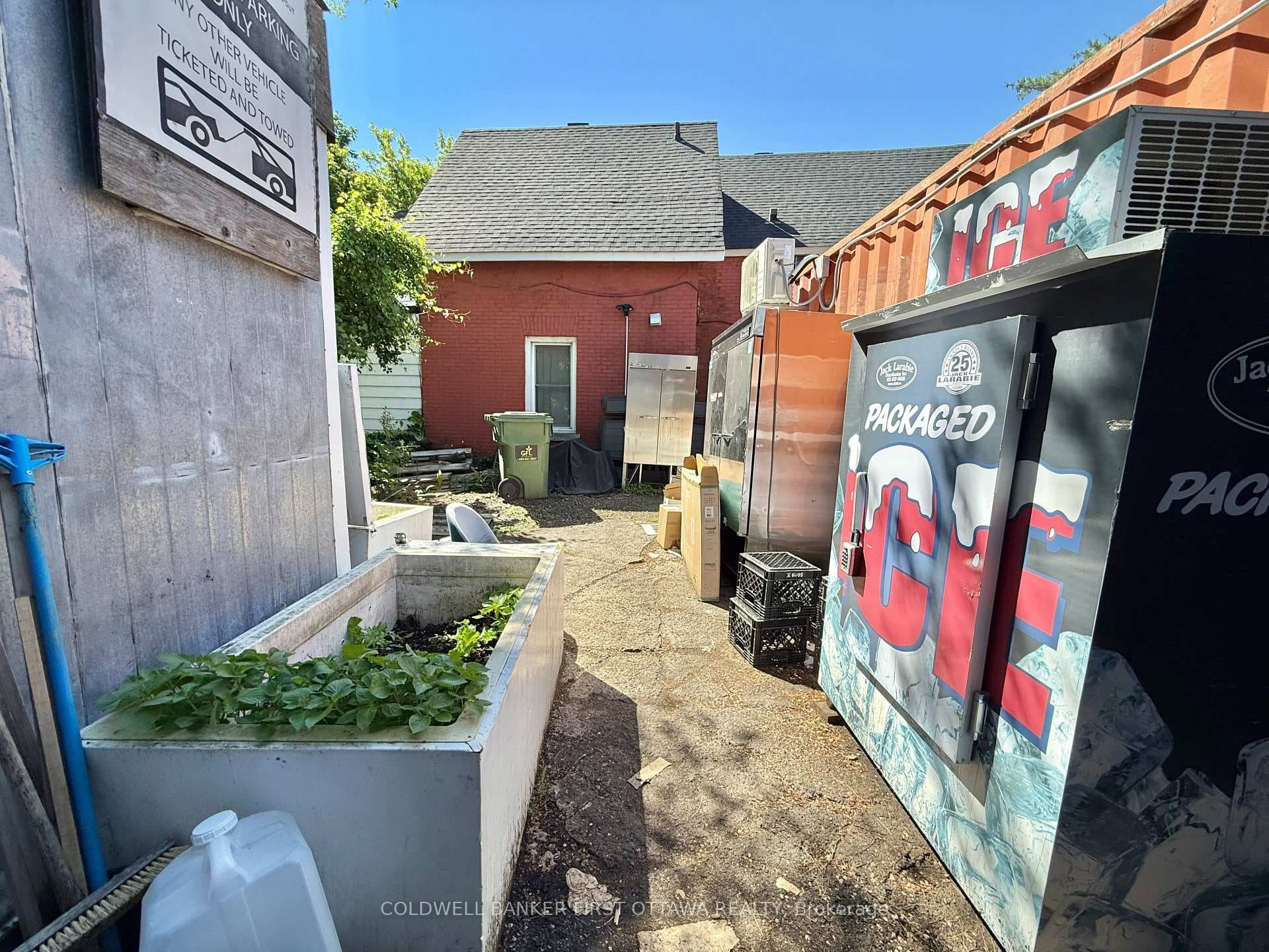 690-B Somerset Street photo 16
