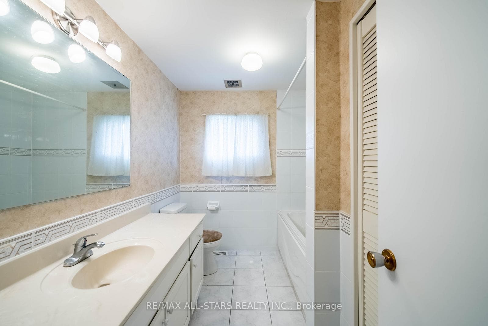 57 Gloxinia Crescent photo 25