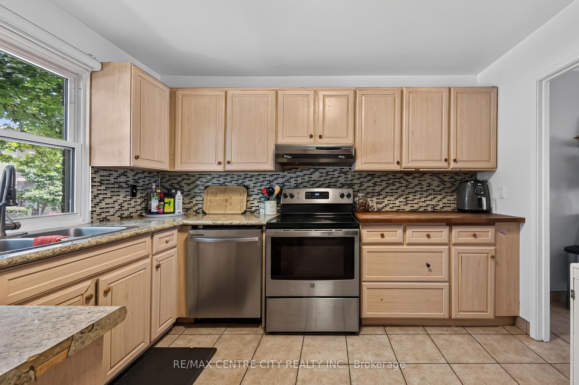 720 Wonderland Road Unit 3 photo 7