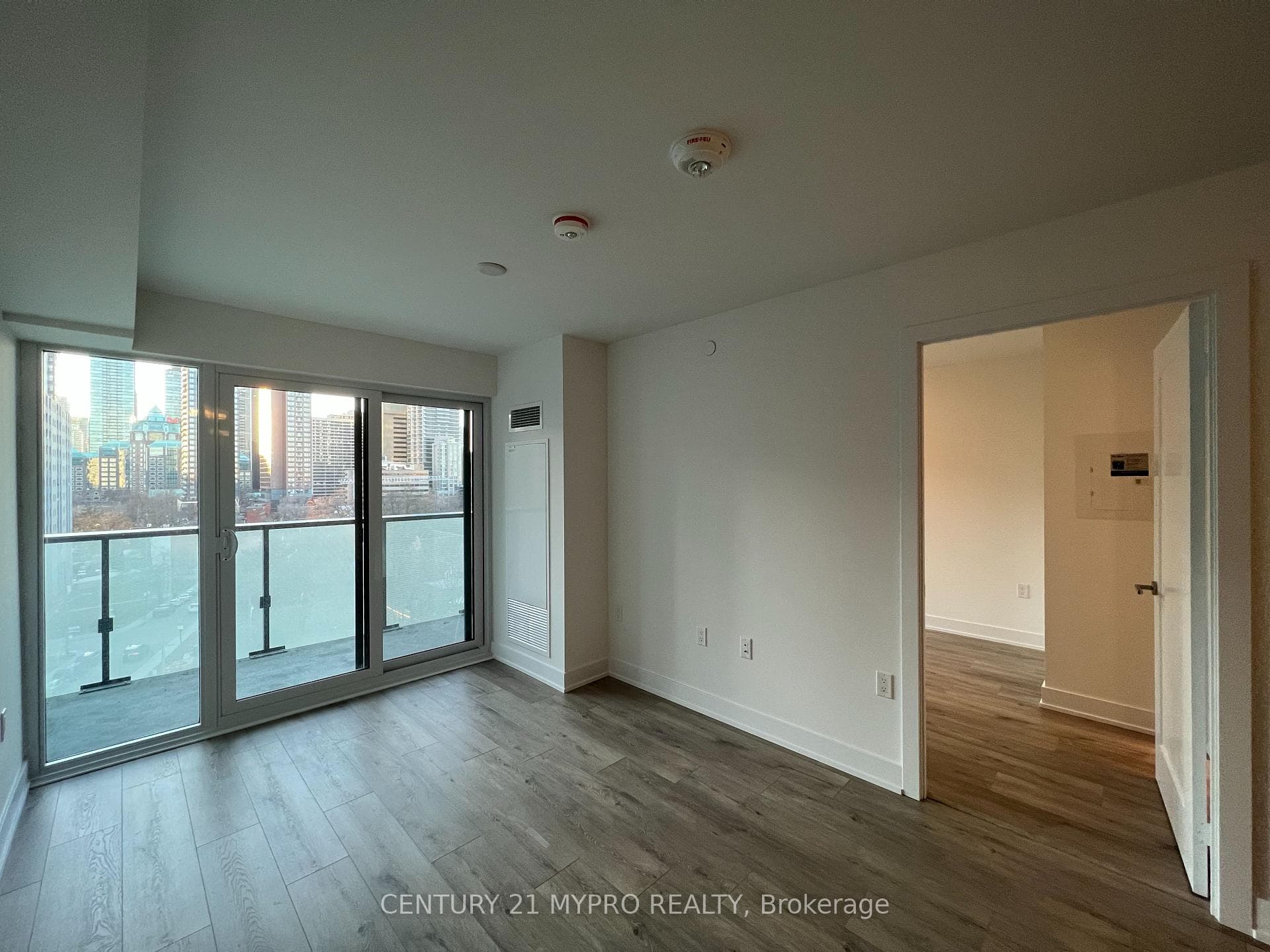 575 Bloor Street Unit 710 photo 10