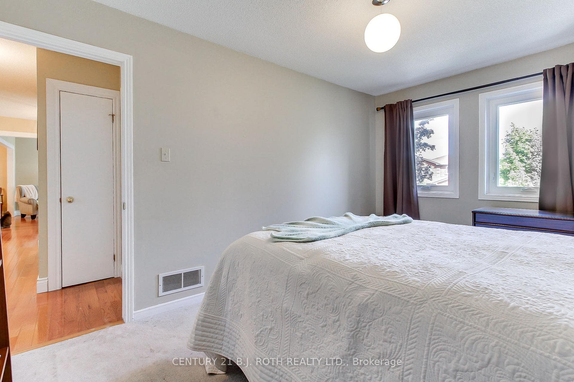 56 Compton Crescent photo 23
