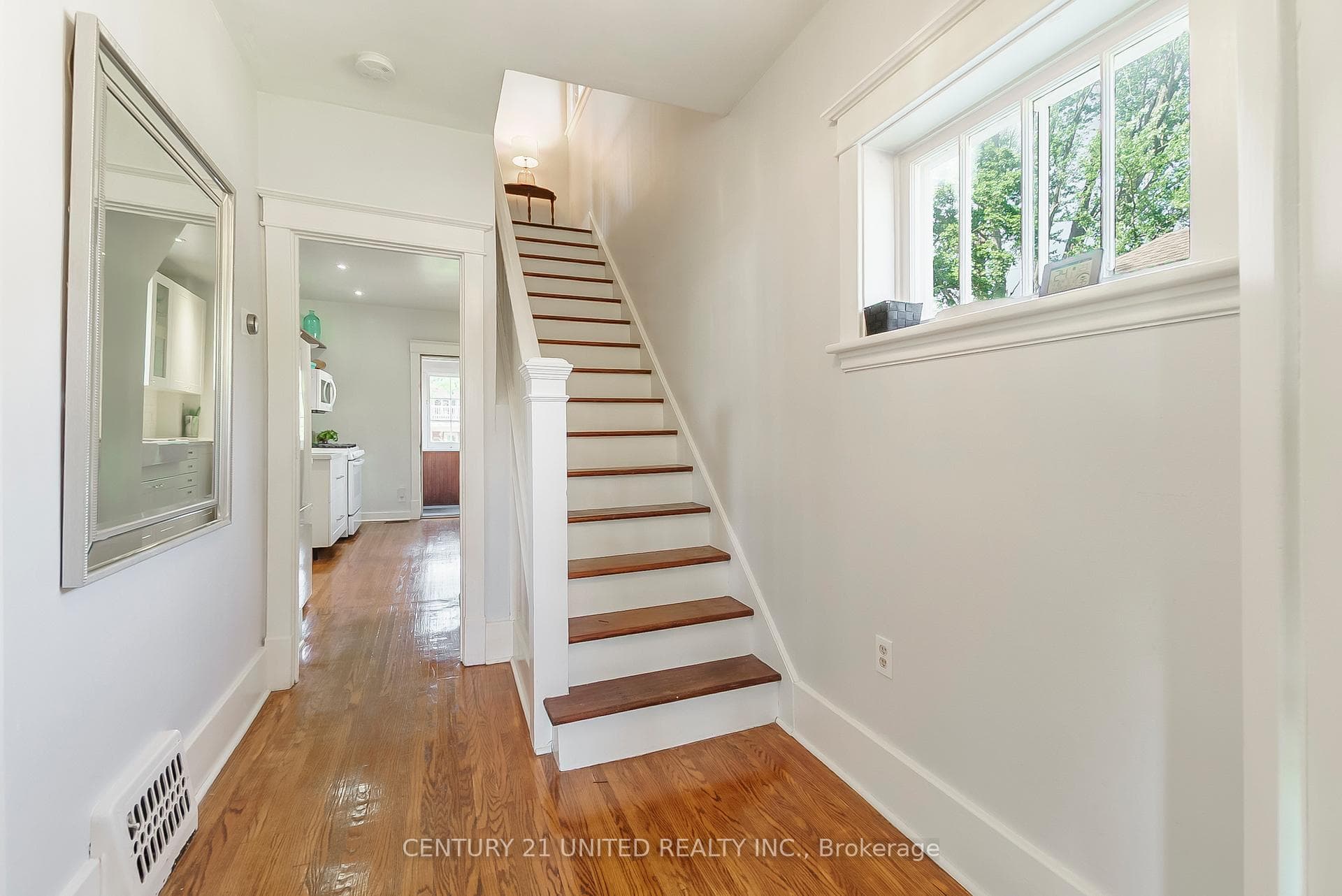 624 Charlotte Street photo 7