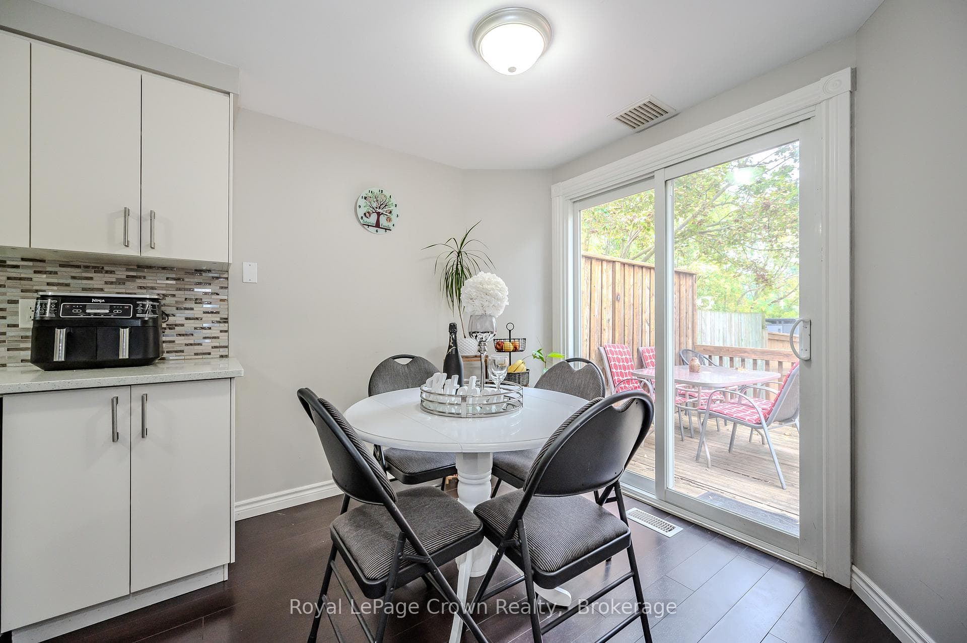 395 Downsview Place photo 10