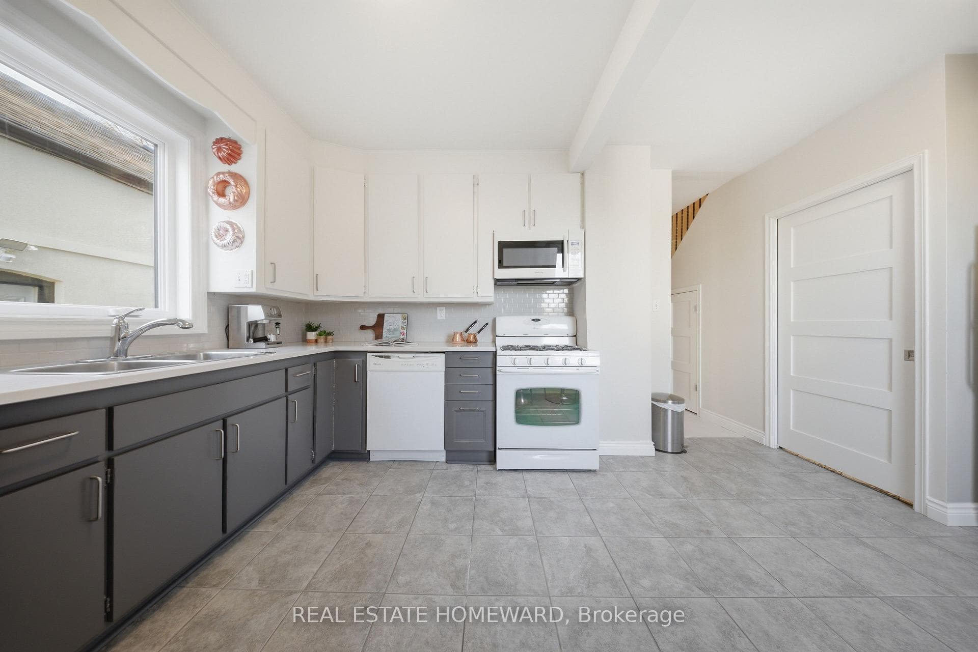259 Woodmount Avenue photo 10