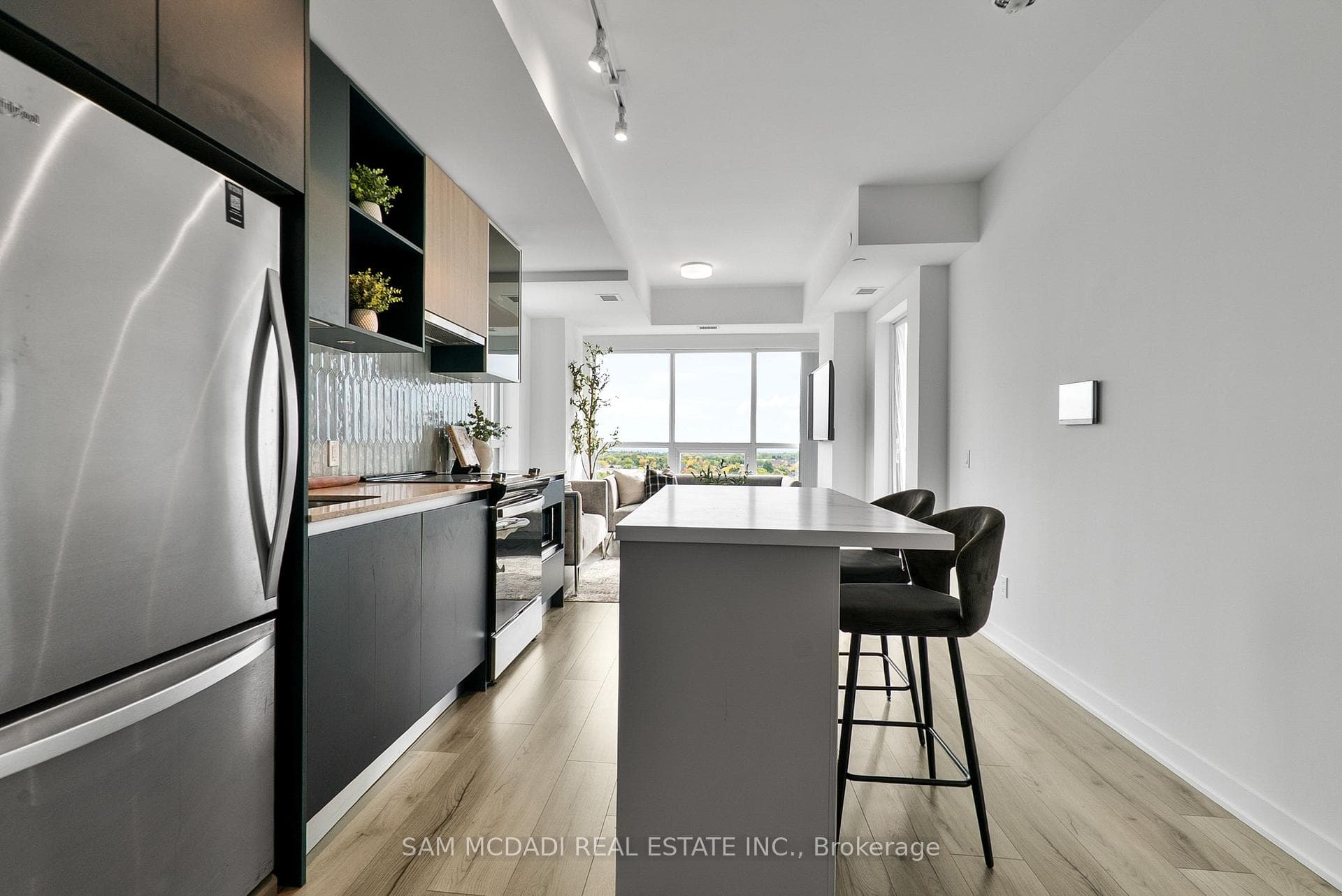 405 Dundas Street Unit 722 photo 5