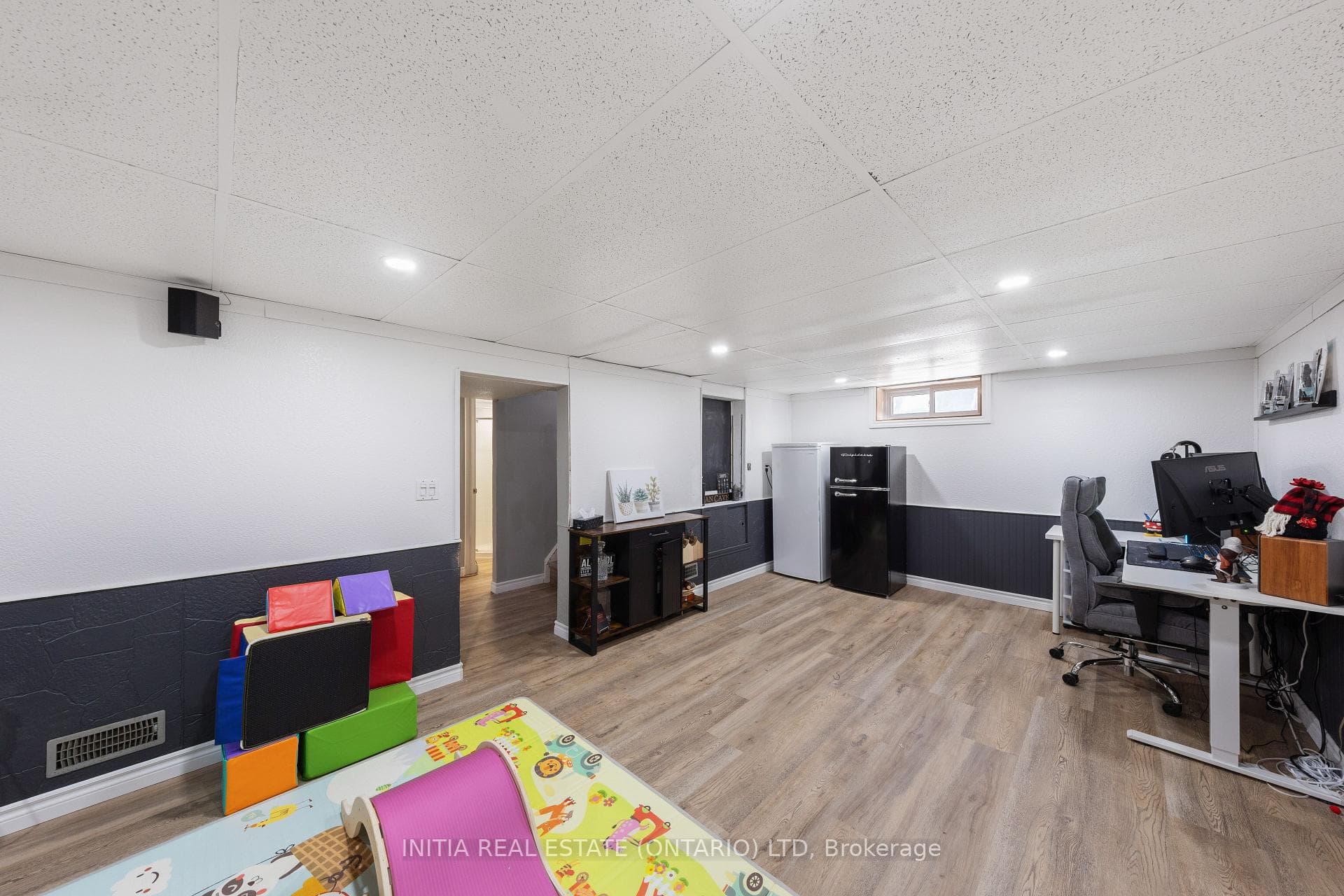 97 Grey Crescent photo 22