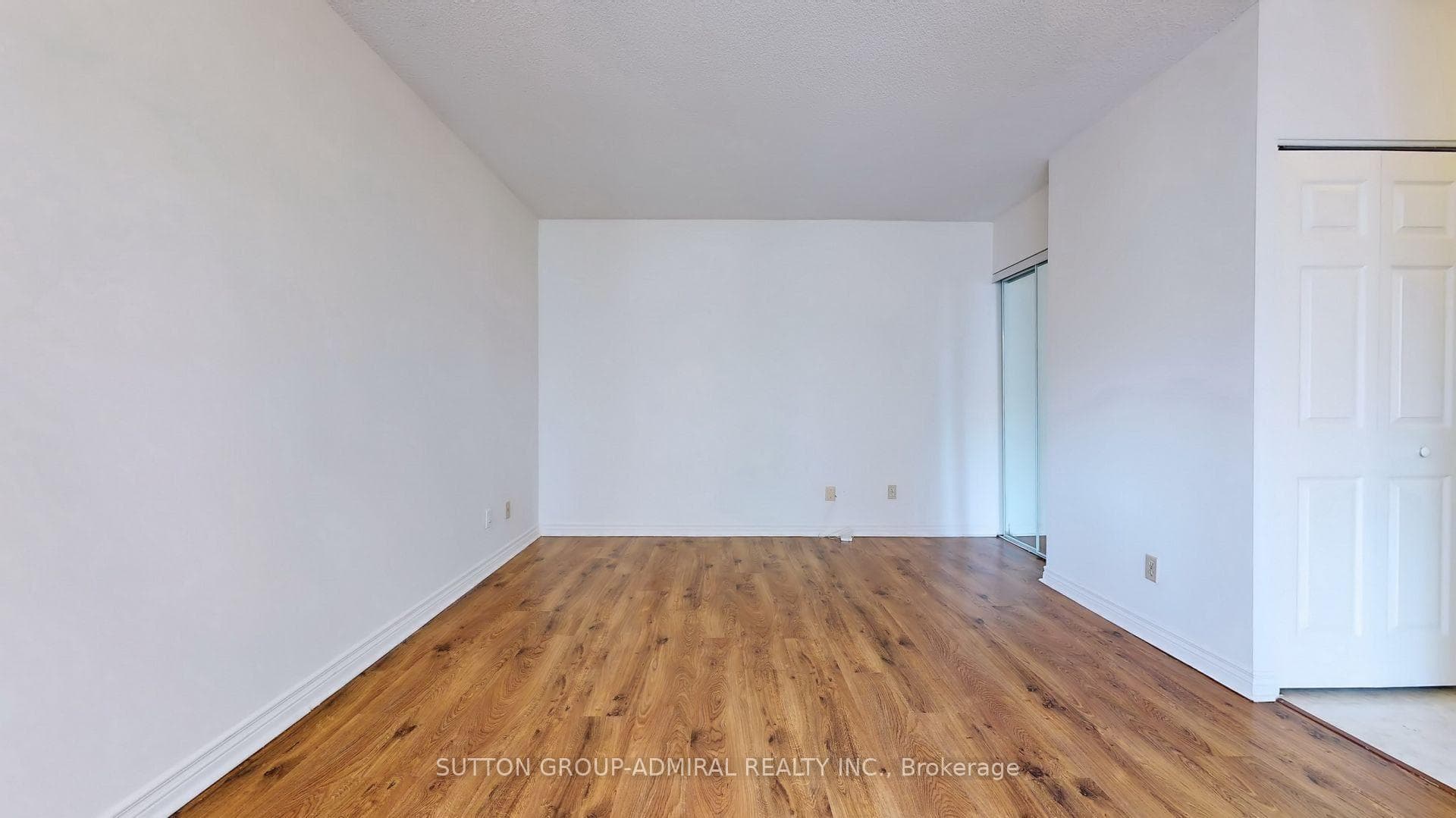 736 Bay Street Unit 2507 photo 8