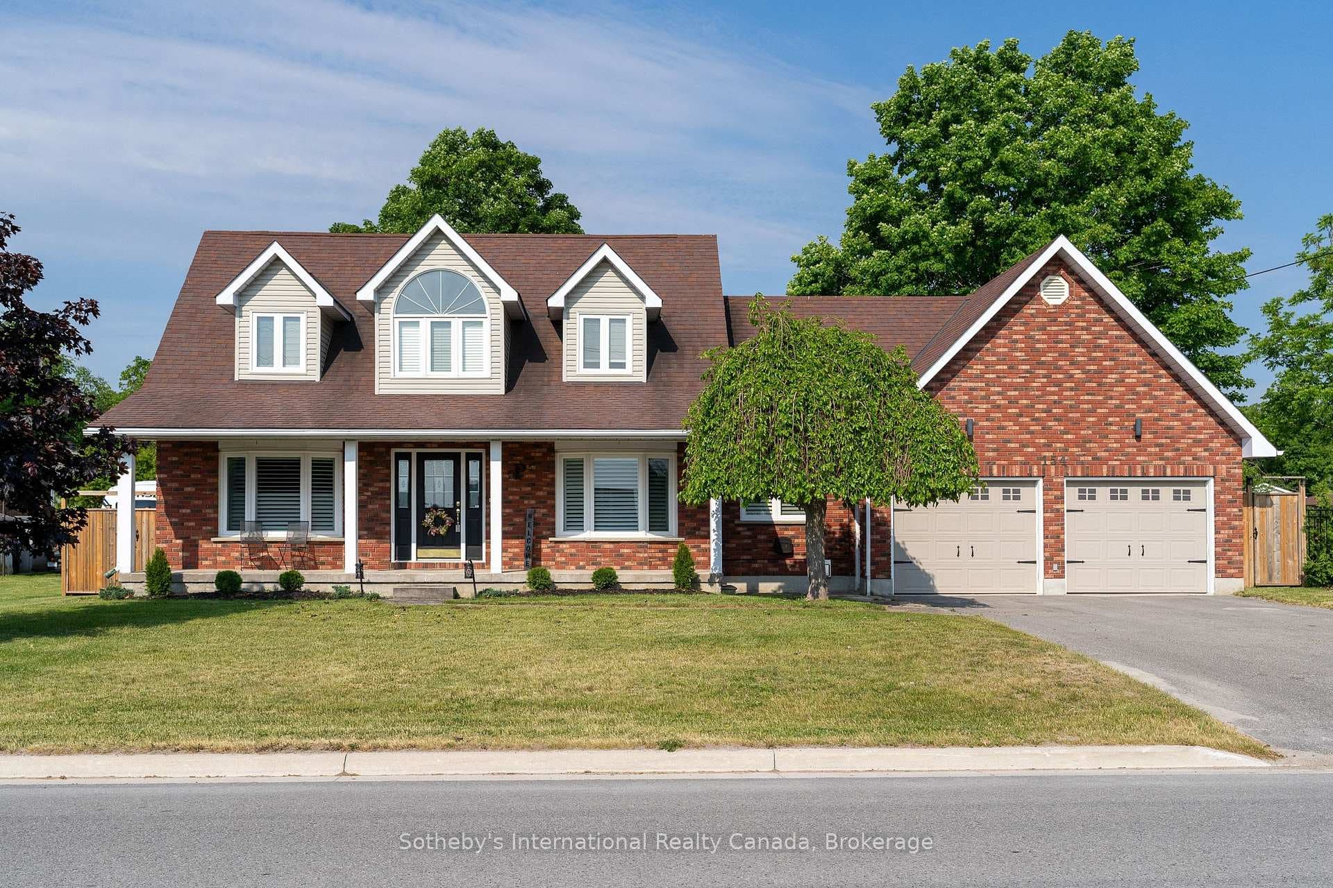 154 Mary Street photo 1