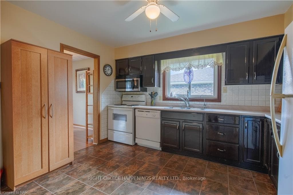 555 ALLANBURG ROAD Road photo 4