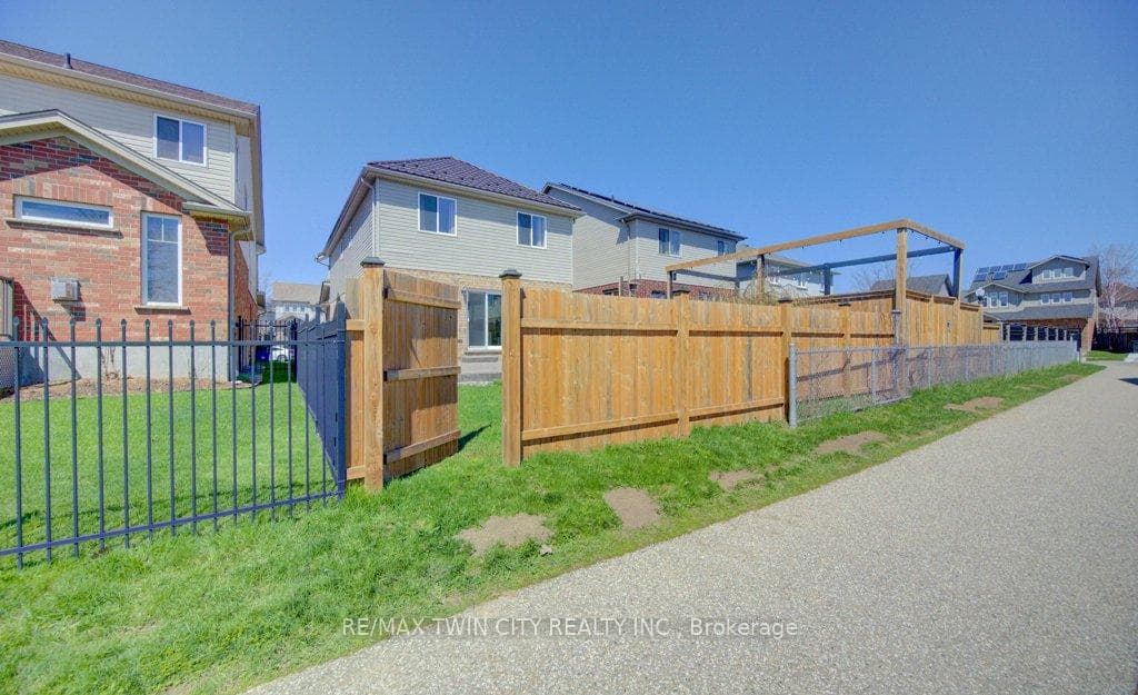 11 Frey Crescent photo 40