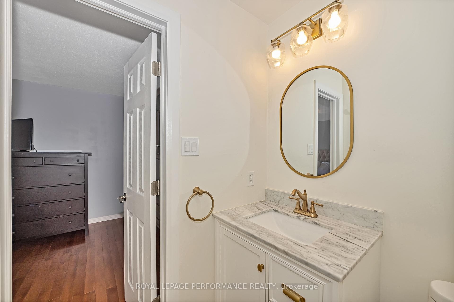 1590 Briarfield Crescent photo 18