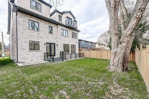 393 Rosebank Road photo 45