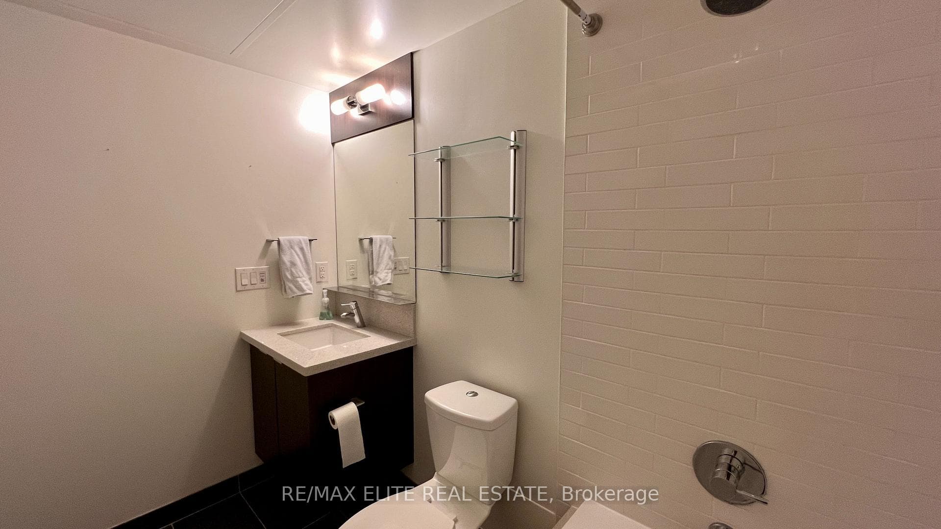 21 Widmer Street Unit 707 photo 8