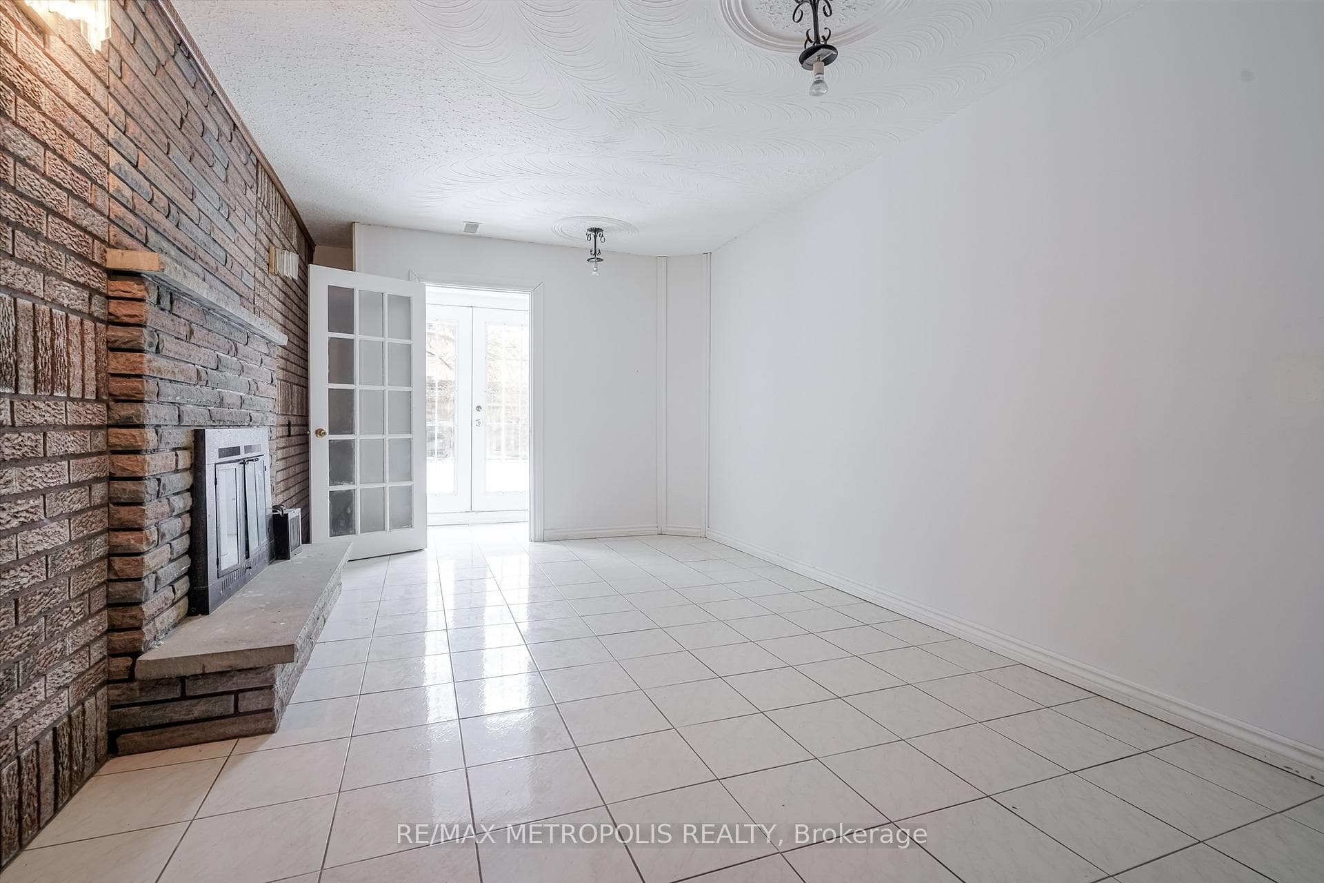 50 Applemore Road Unit Bsmt photo 4