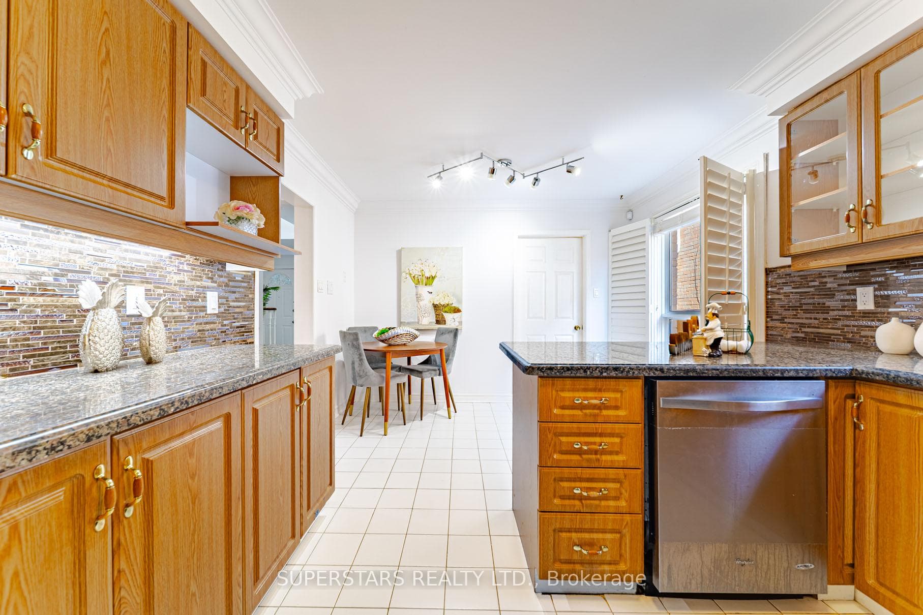 160 Galbraith Crescent photo 14