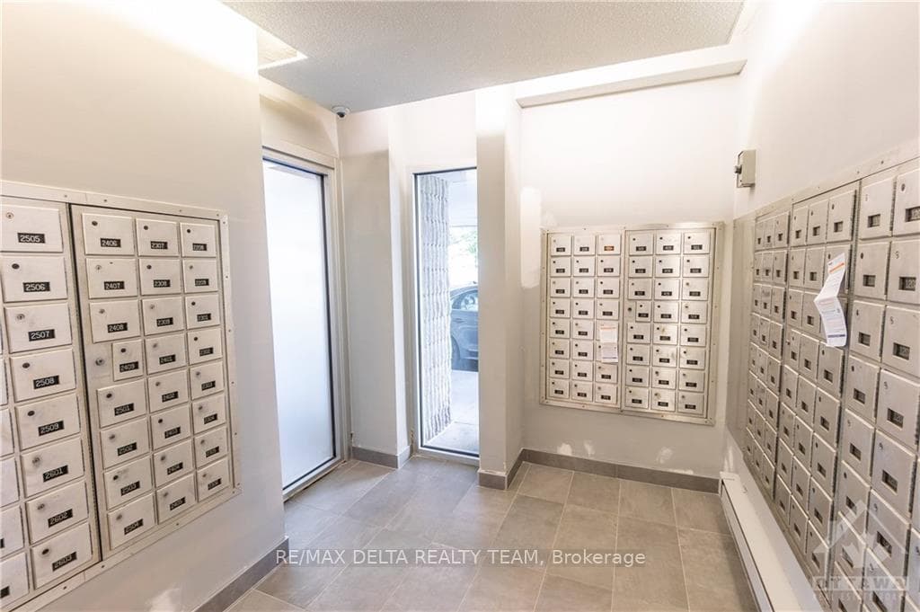 1380 PRINCE OF WALES Drive Unit 1707 photo 24