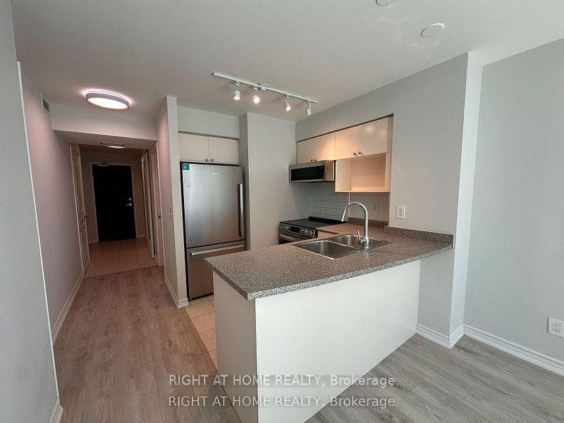 18 Yonge Street Unit 1514 photo 4