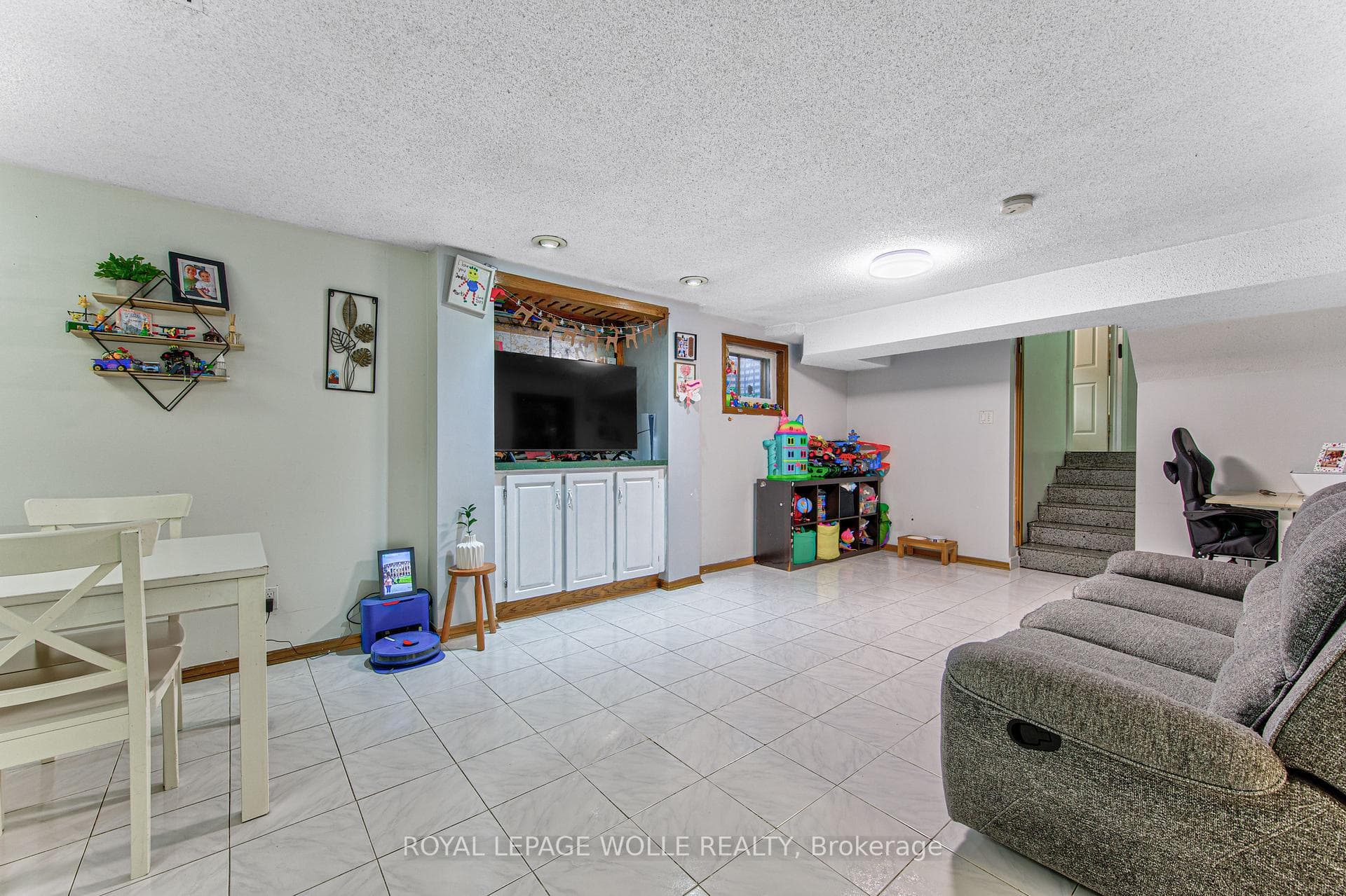 2560 Palisander Avenue photo 27