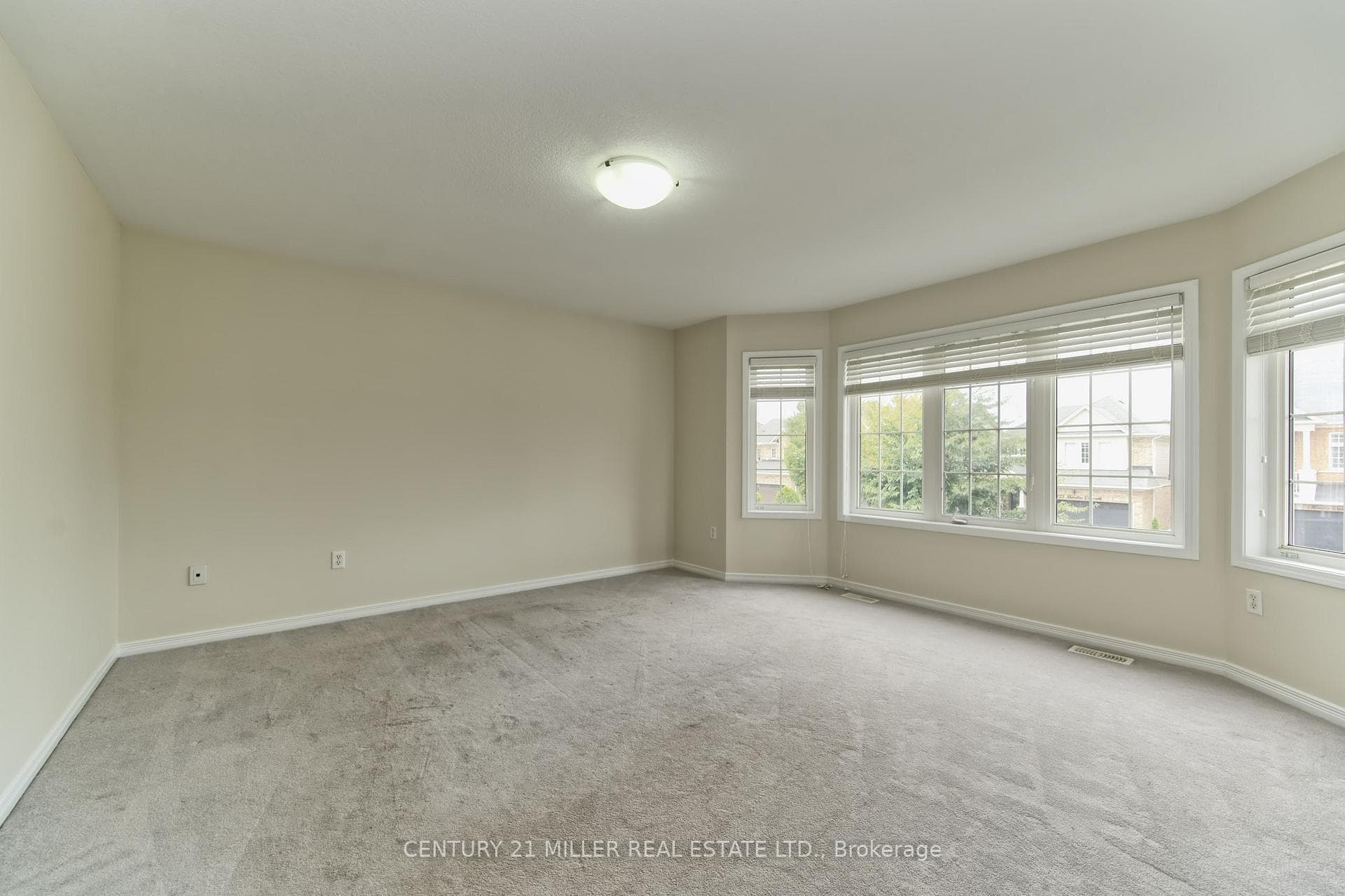 126 Merrilee Crescent photo 12