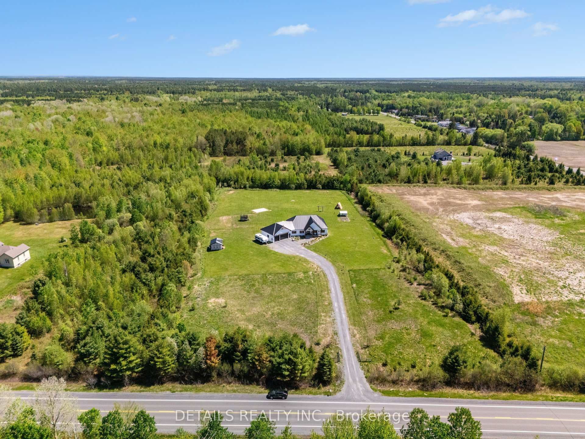 6255 Saumure Road photo 33