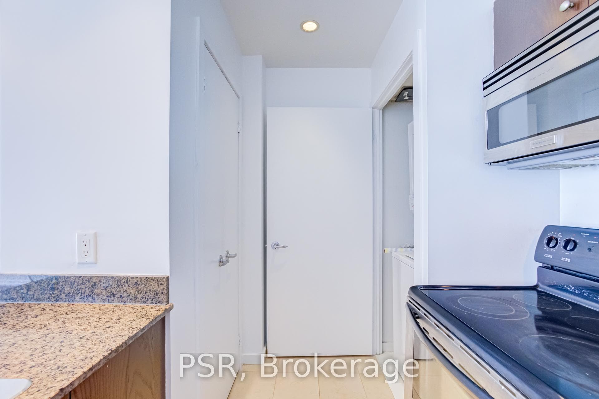 218 Queens Quay Unit 1506 photo 18