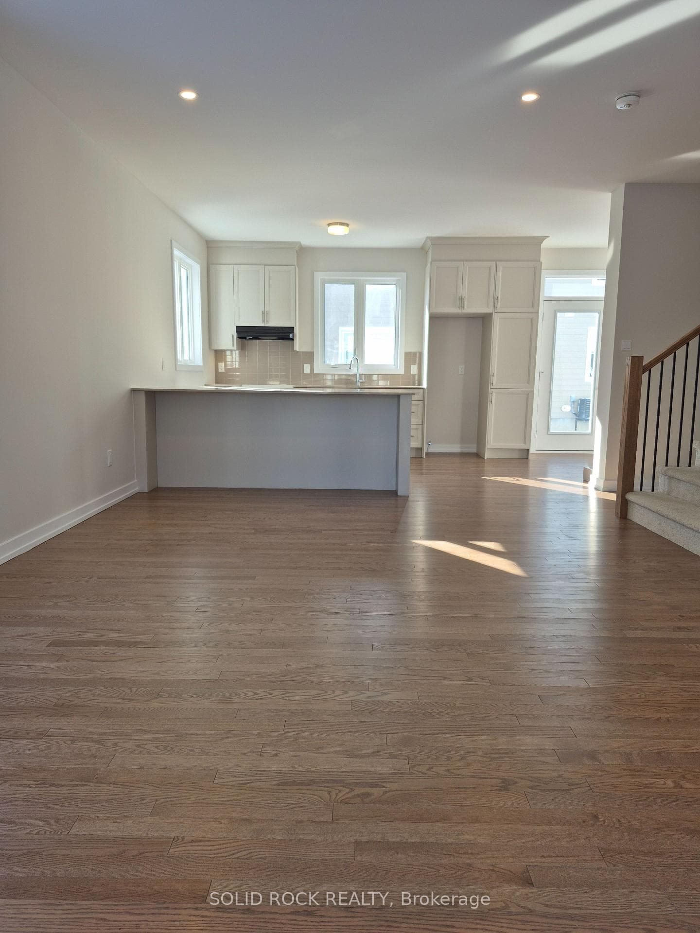 954 Seagrave Lane photo 2