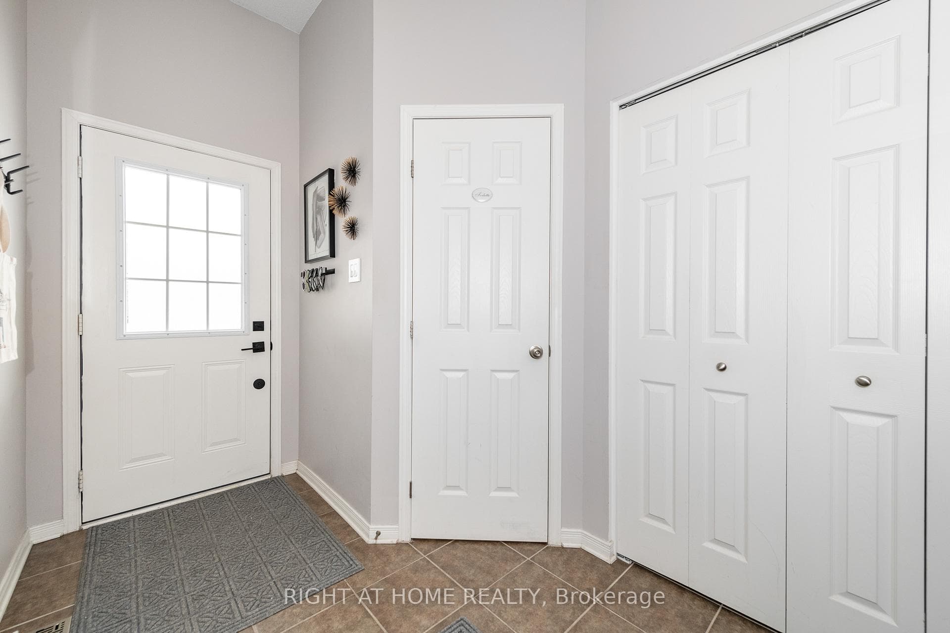 283 Macoun Circle photo 4
