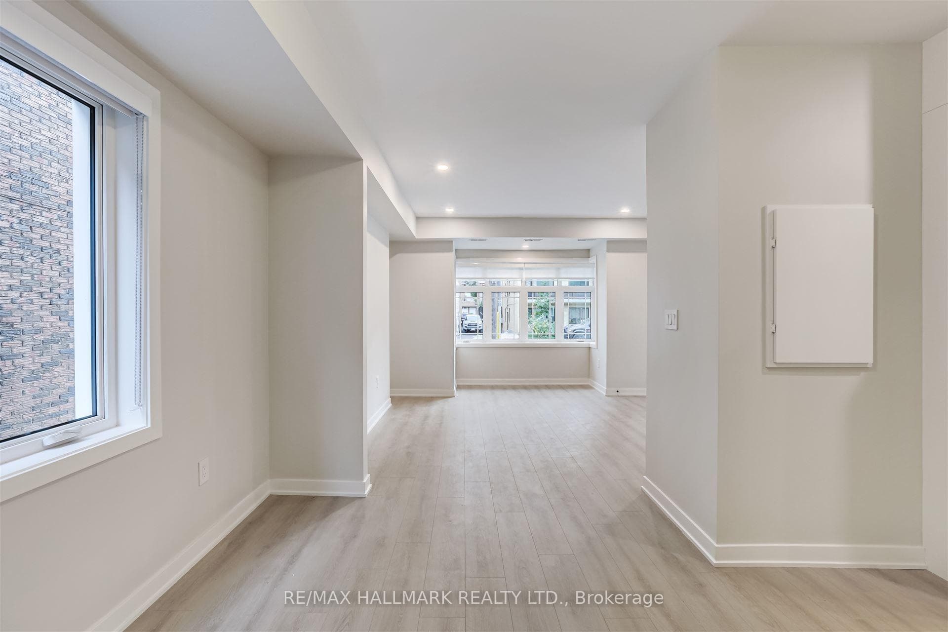 979 Avenue Road Unit Main photo 13