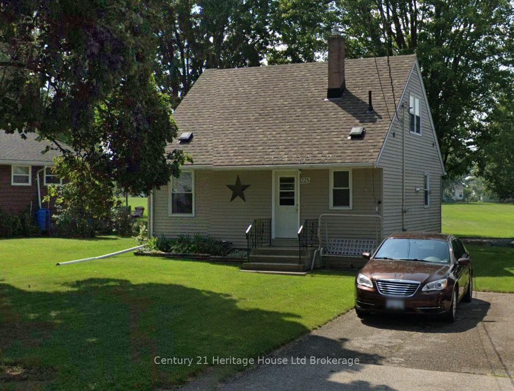 225 Algonquin Drive photo 2