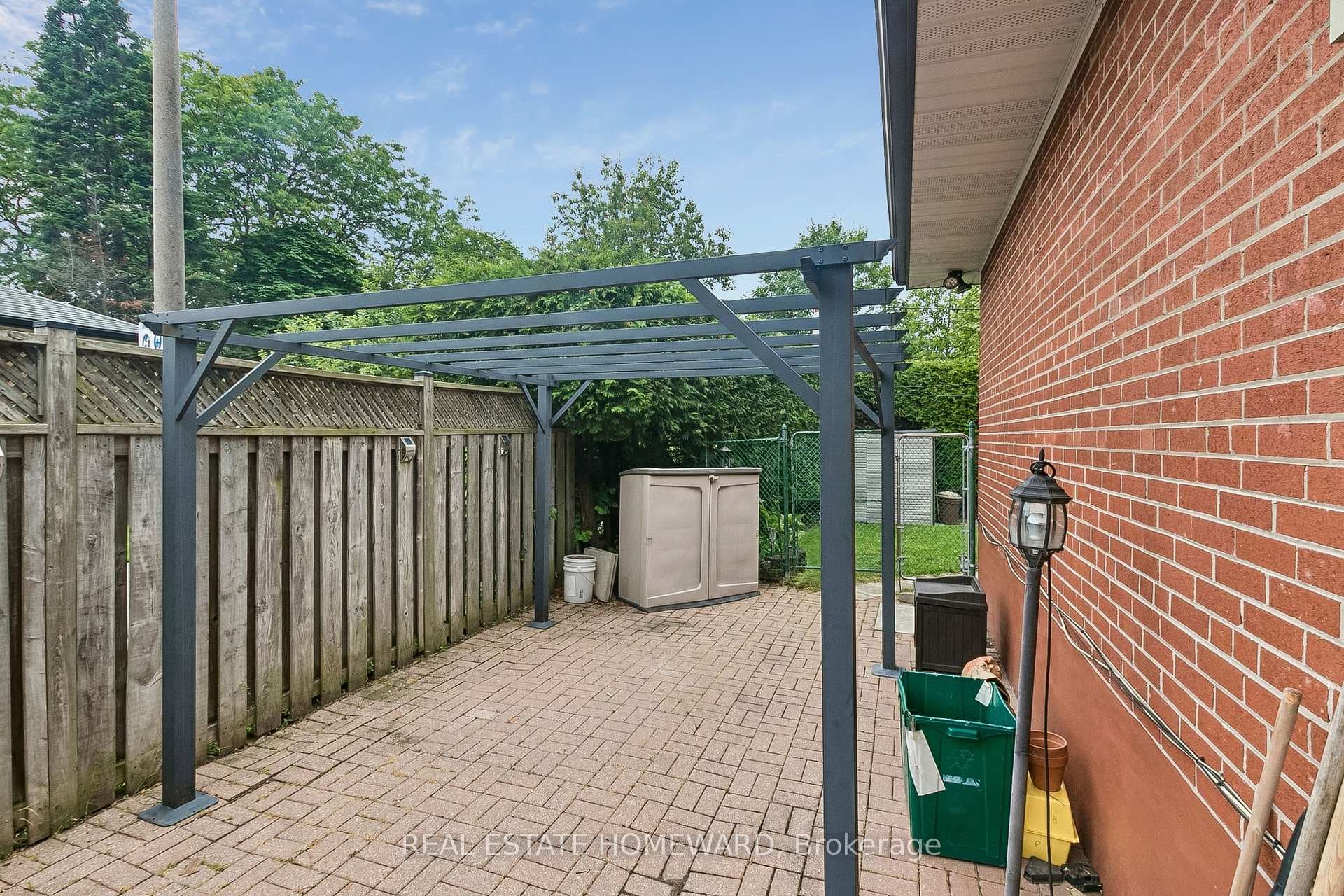 94 Rochman Boulevard photo 36