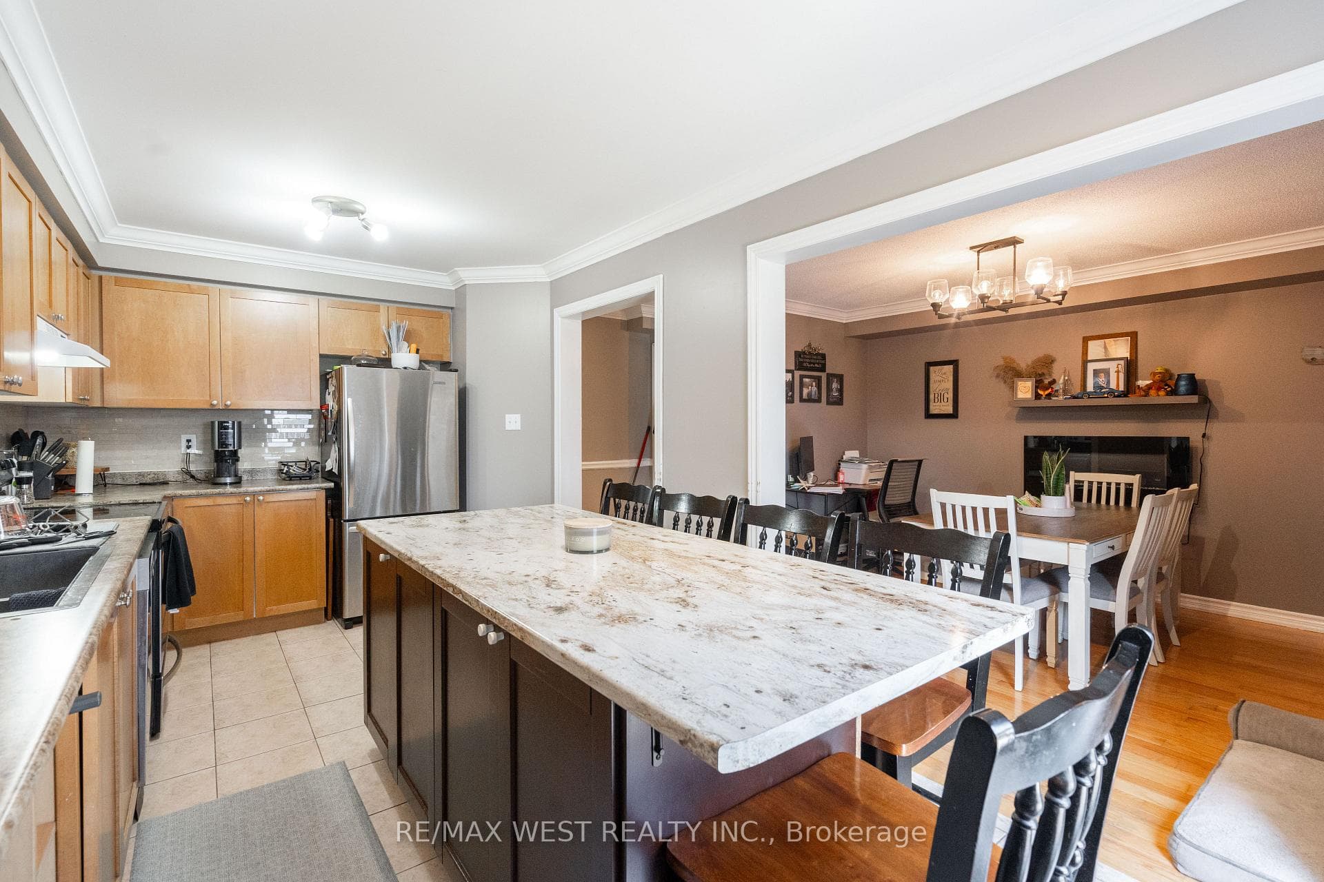 27 Succession Crescent photo 9