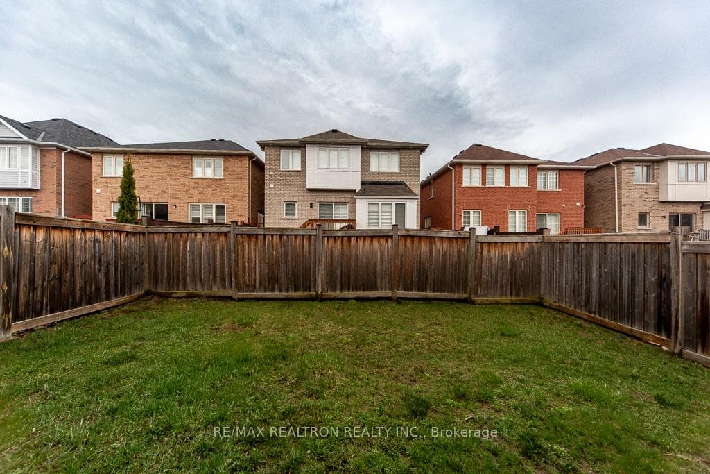 24 Skelton Crescent photo 42