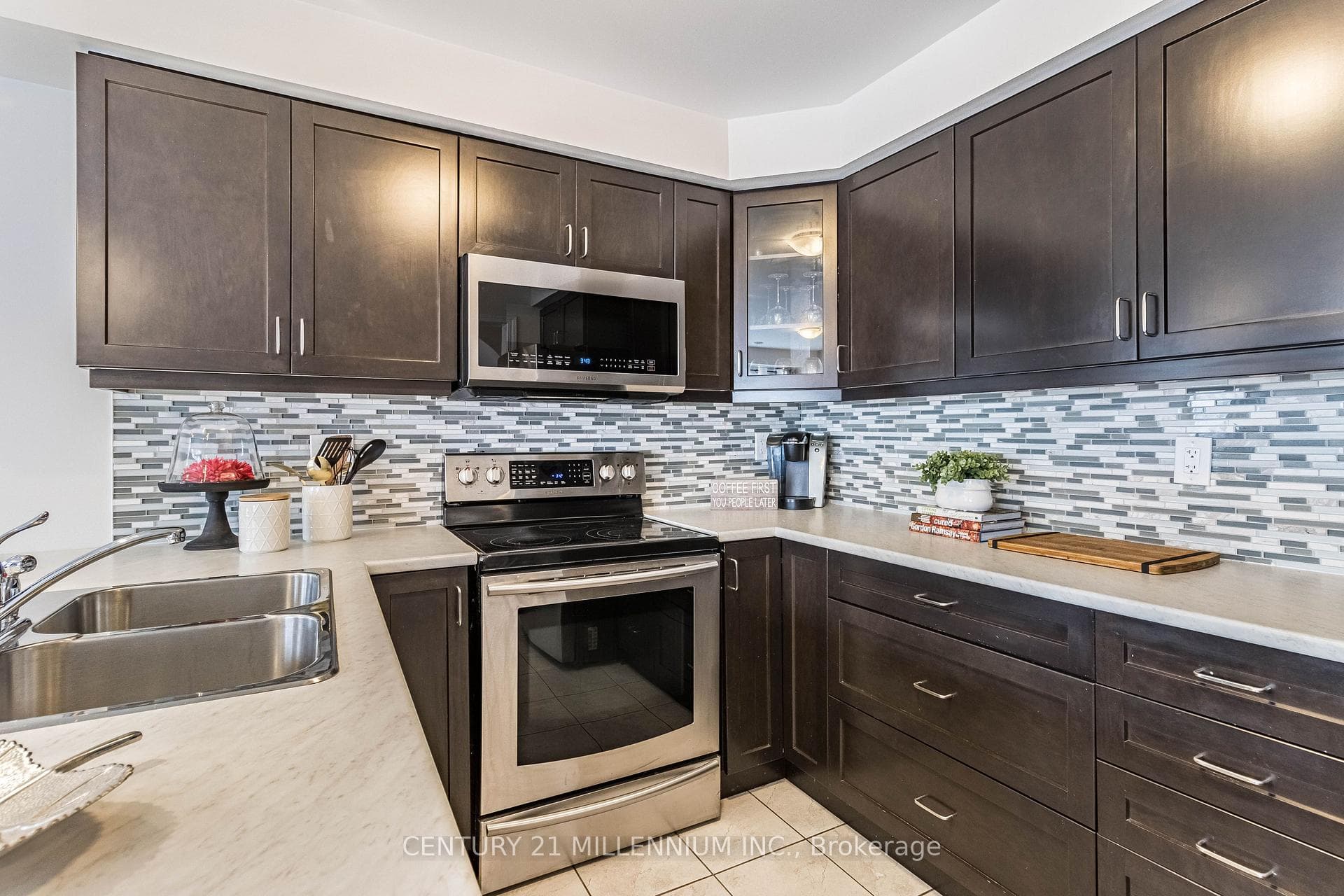77 Bannister Crescent photo 9