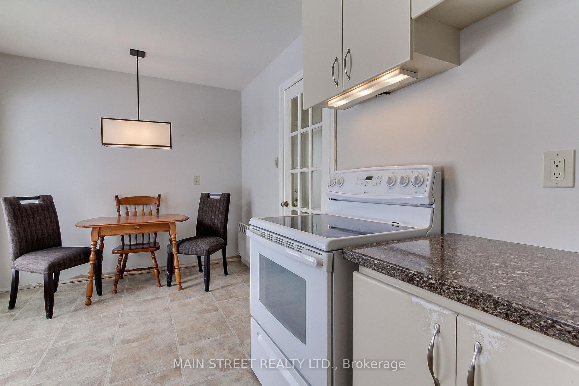 382 Handley Crescent photo 13