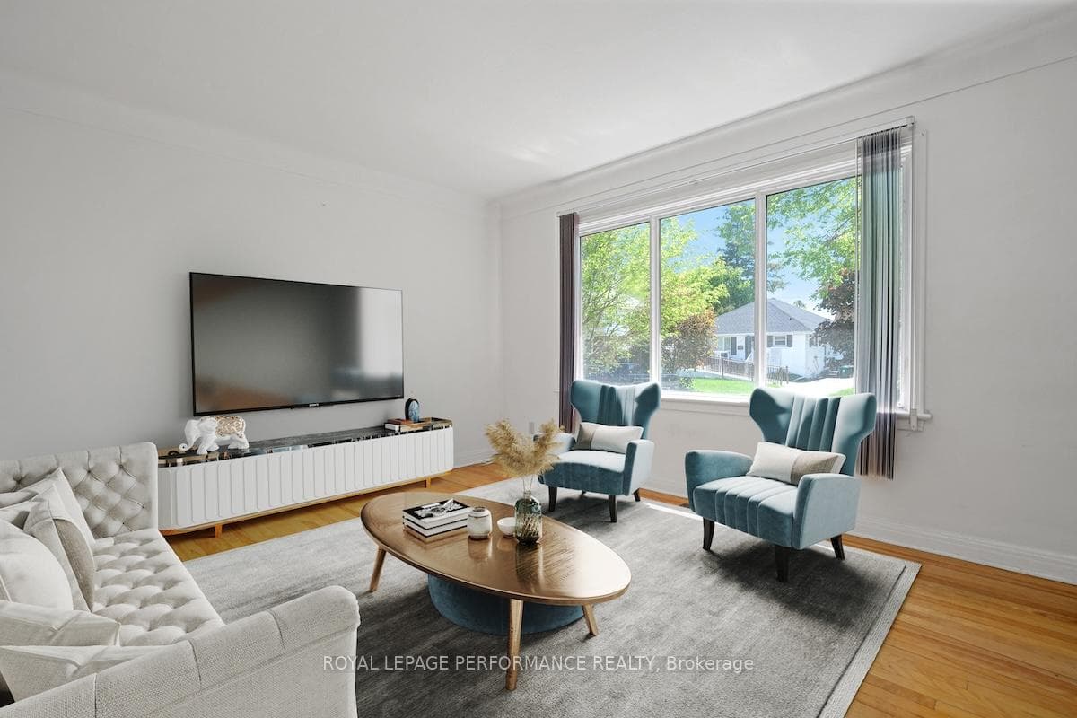 535 Dunbrack Street photo 3