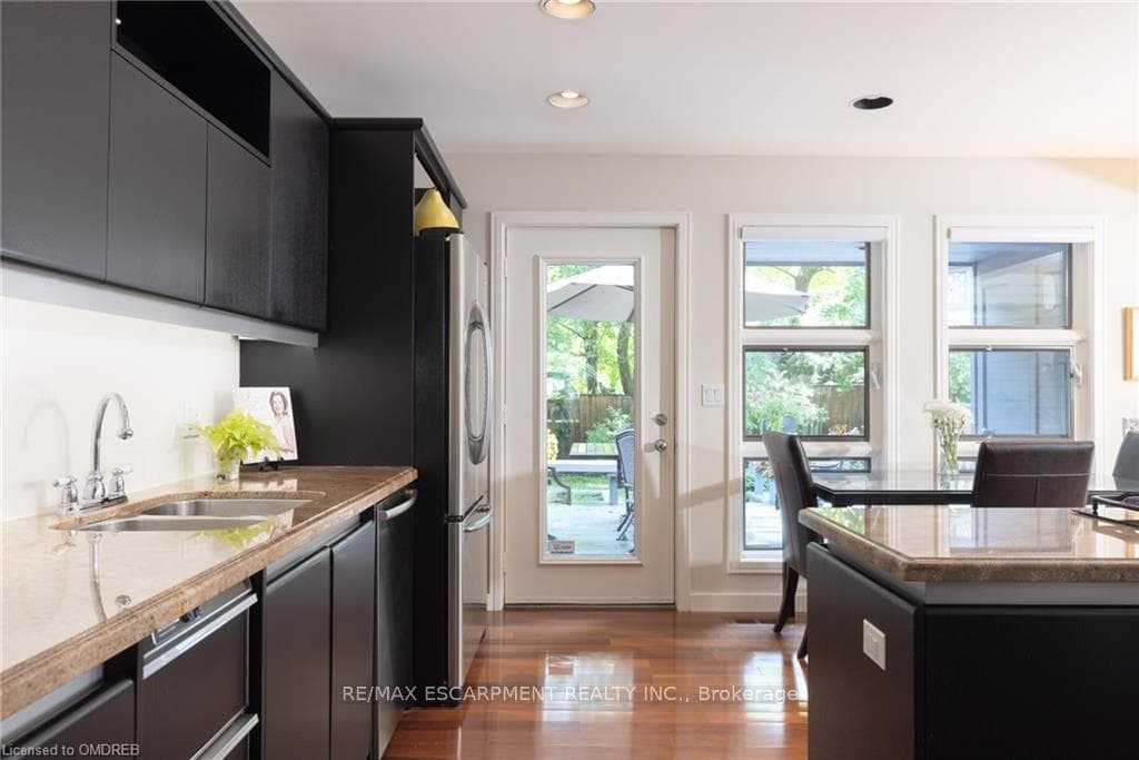 36 HOWARD Avenue photo 7